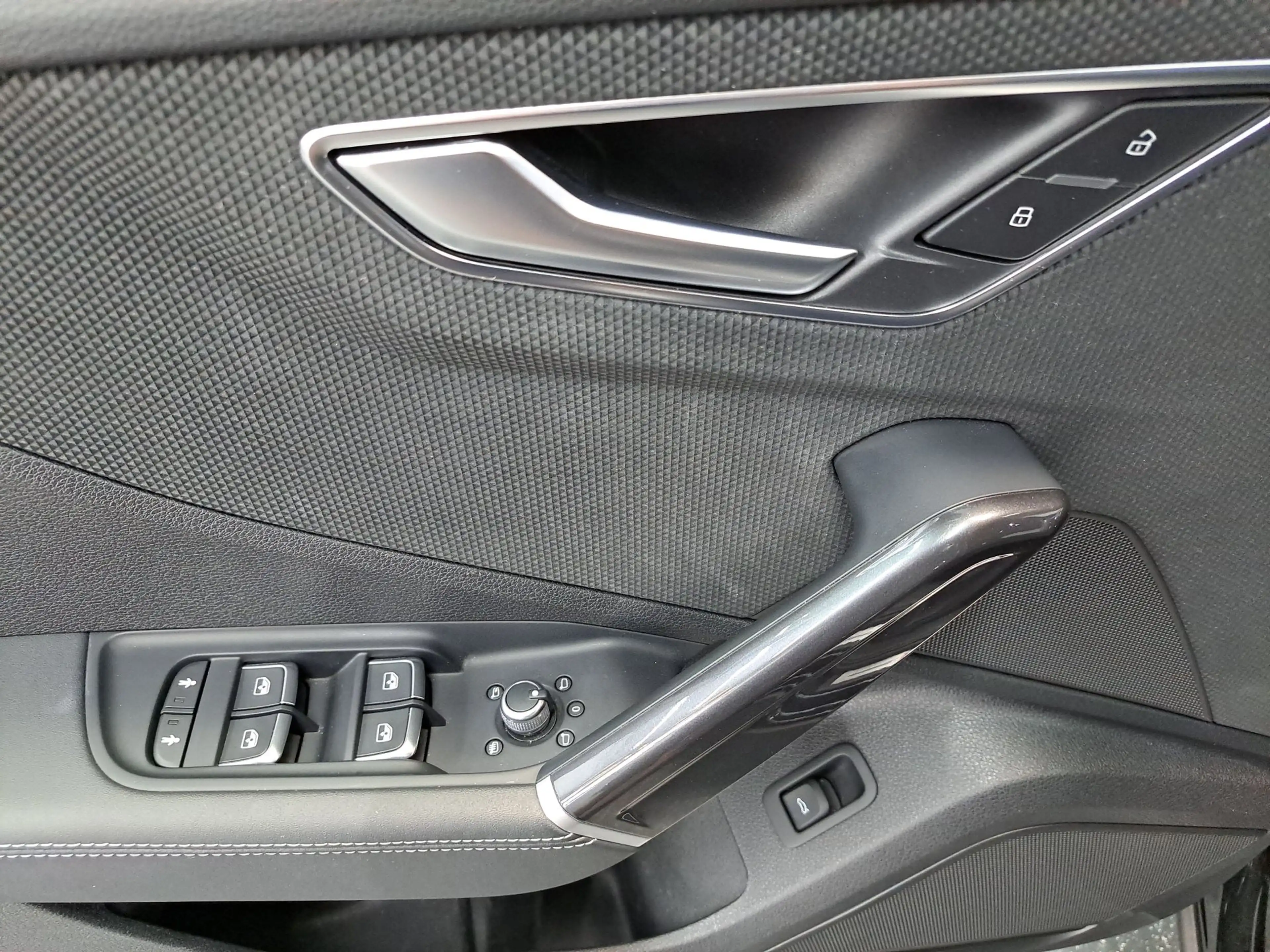 Audi SQ2 TFSI quattro S tronic NAVI RFK PANO ACC — photo 10