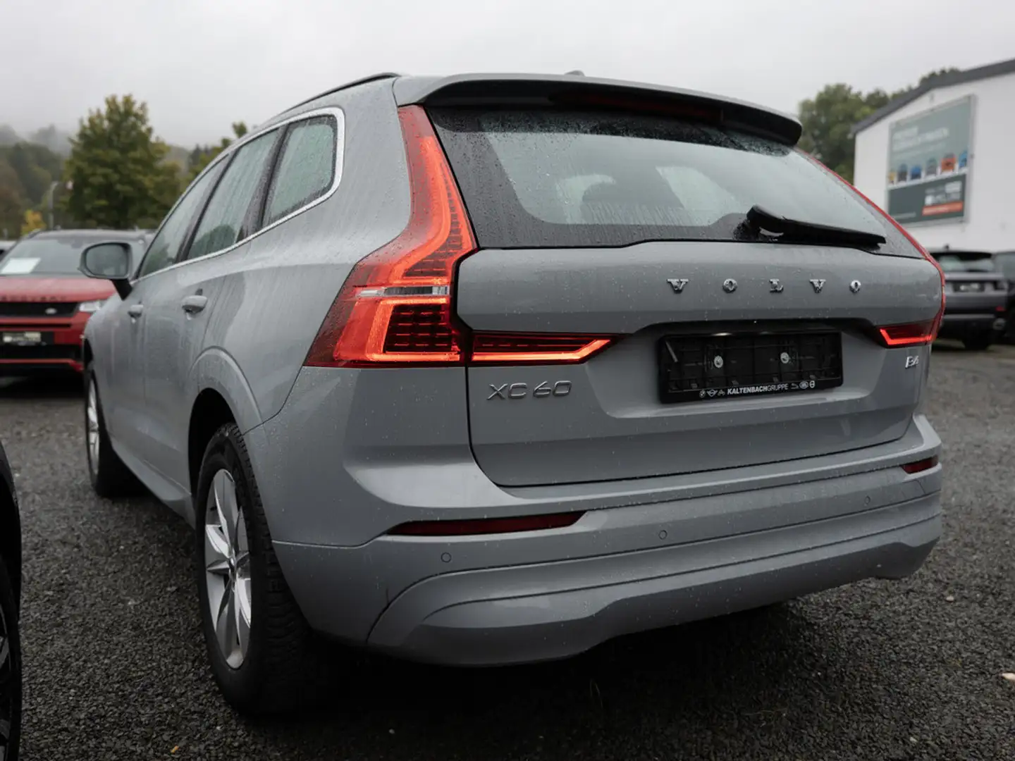 Volvo XC60 B4 2.0 Core aus 1.Hand AHK STANDHZ LED Grau - 2