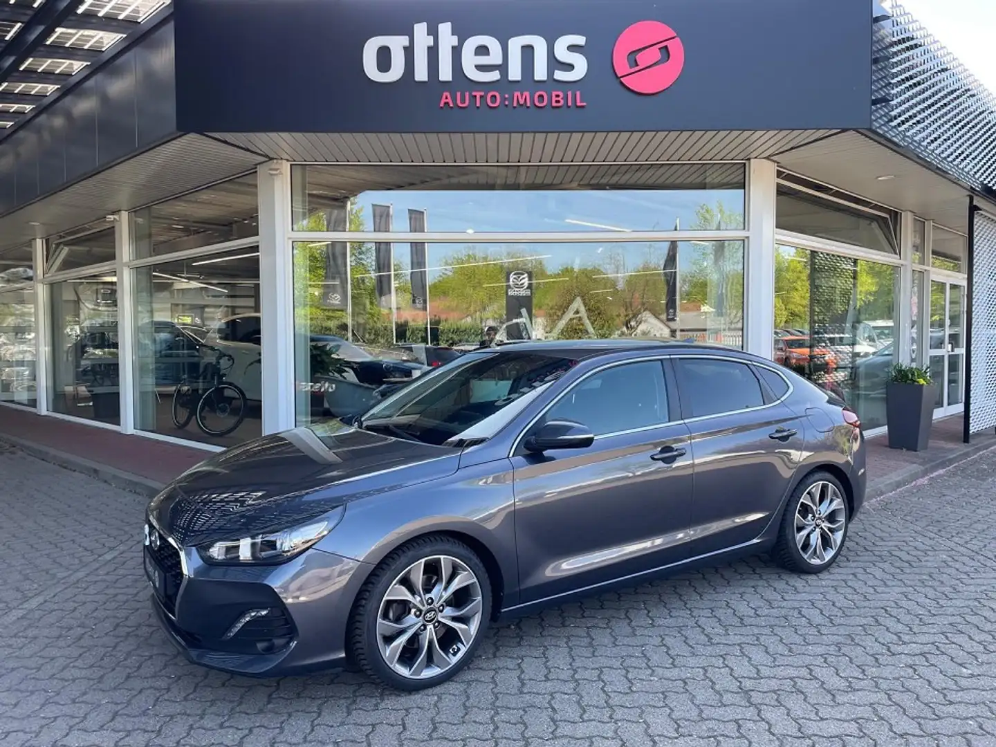 Hyundai i30 Fastback 1,4 Benzin,Turbo STYLE 18Alu, Navigations Gris - 1