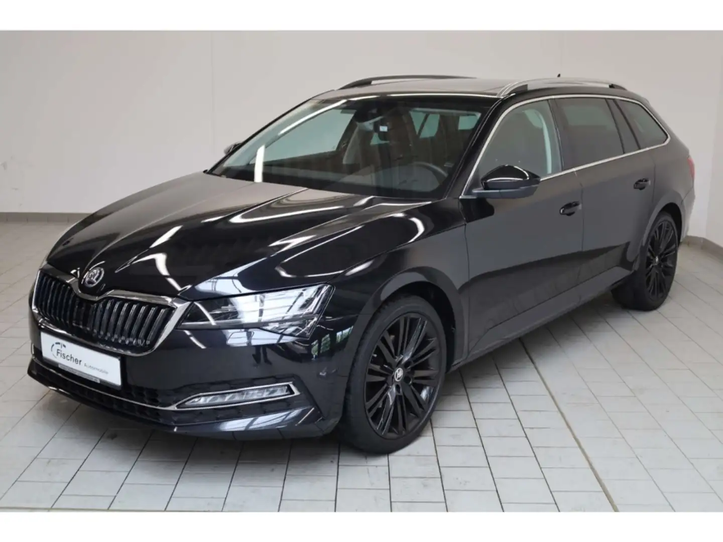 Skoda Superb Combi 2.0 TDI Style 4x4 Schwarz - 2