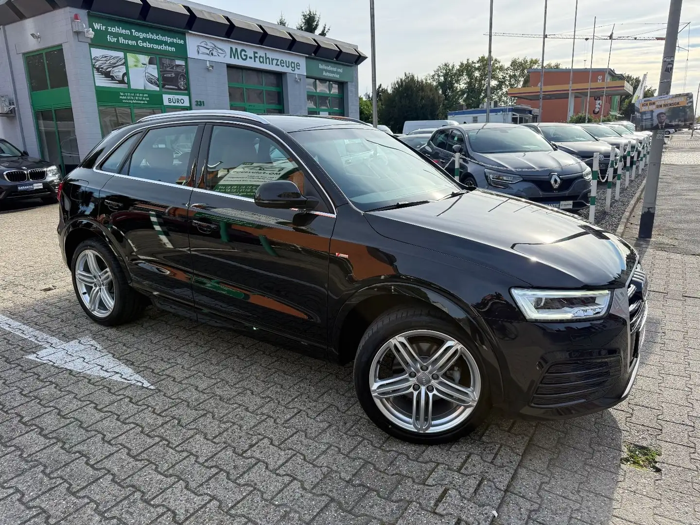 Audi Q3 1.4 TFSI S-LINE 1-Hand Navi Xenon 19 Zoll Schwarz - 2