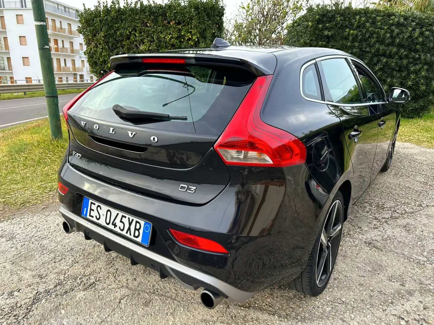 Volvo V40 2.0 d3 R-design - 1