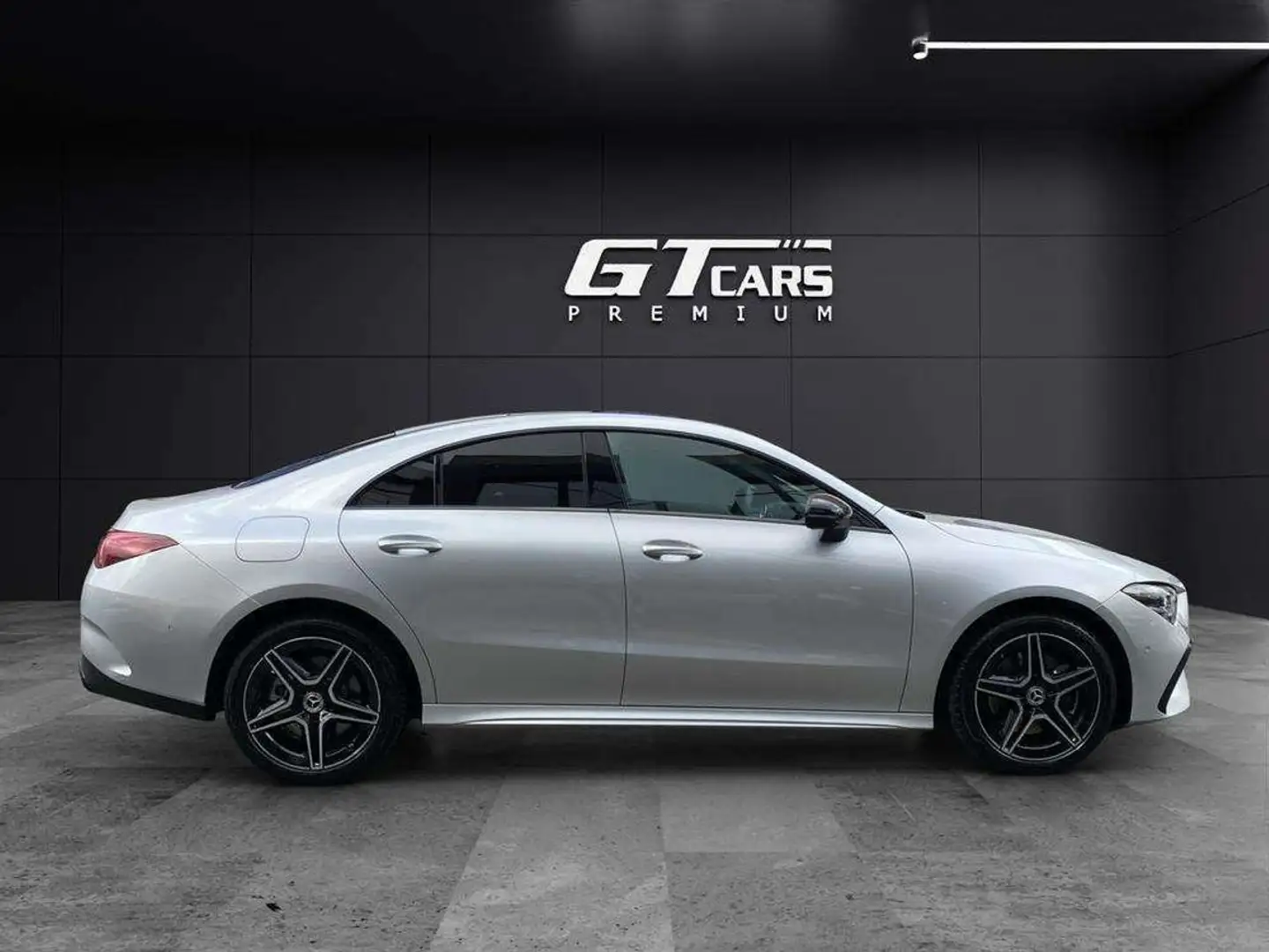 Mercedes-Benz CLA 45 AMG 250e Stříbrná - 2