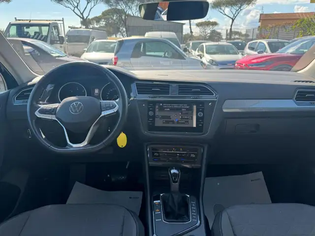 Volkswagen Tiguan view 6