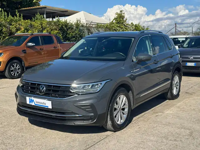Volkswagen Tiguan view 2