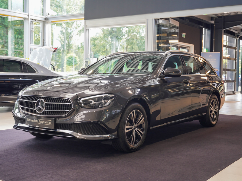 Mercedes-Benz E 220 E 220 d T AVANTGARDE Anhängevorrivhtung Kamera — photo 6