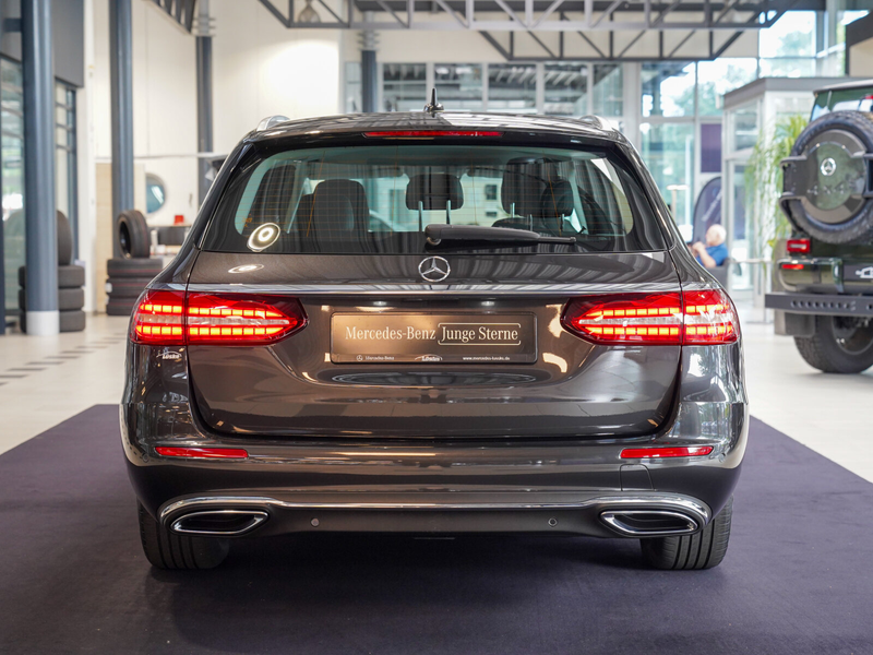 Mercedes-Benz E 220 E 220 d T AVANTGARDE Anhängevorrivhtung Kamera — photo 4