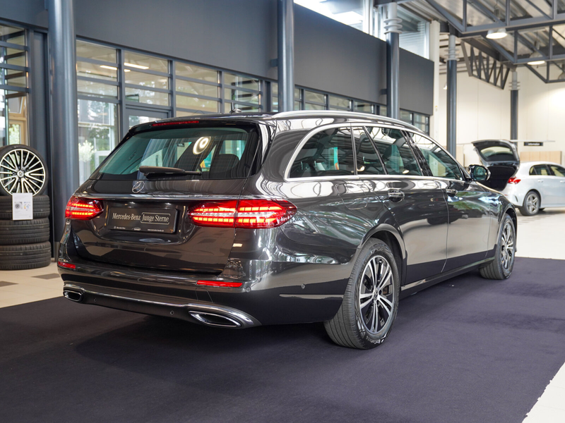 Mercedes-Benz E 220 E 220 d T AVANTGARDE Anhängevorrivhtung Kamera — photo 3