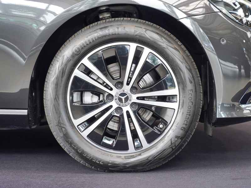 Mercedes-Benz E 220 E 220 d T AVANTGARDE Anhängevorrivhtung Kamera — photo 2