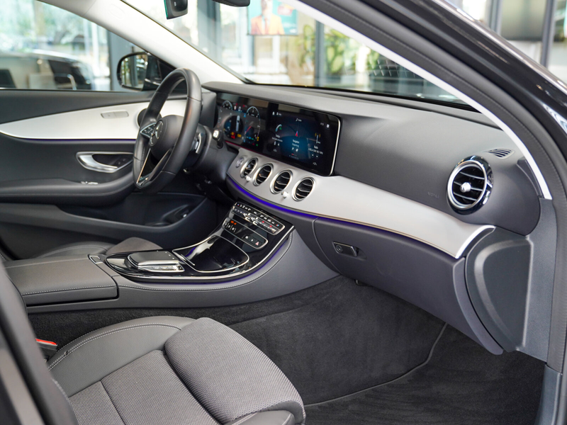 Mercedes-Benz E 220 E 220 d T AVANTGARDE Anhängevorrivhtung Kamera — photo 7