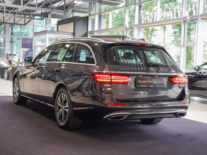 Mercedes-Benz E 220 E 220 d T AVANTGARDE Anhängevorrivhtung Kamera — photo 5