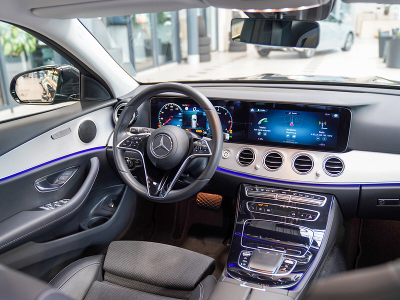 Mercedes-Benz E 220 E 220 d T AVANTGARDE Anhängevorrivhtung Kamera — photo 10