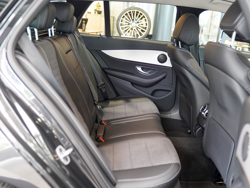 Mercedes-Benz E 220 E 220 d T AVANTGARDE Anhängevorrivhtung Kamera — photo 11
