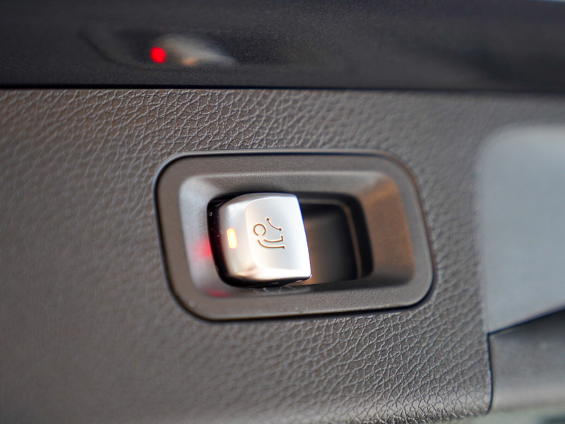 Mercedes-Benz E 220 E 220 d T AVANTGARDE Anhängevorrivhtung Kamera — photo 15