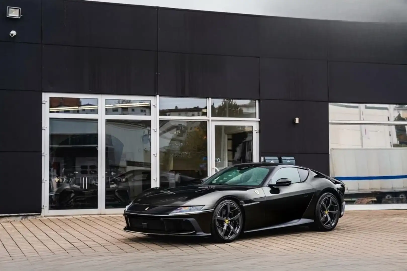 Ferrari 12 Cilindri Nero - 1