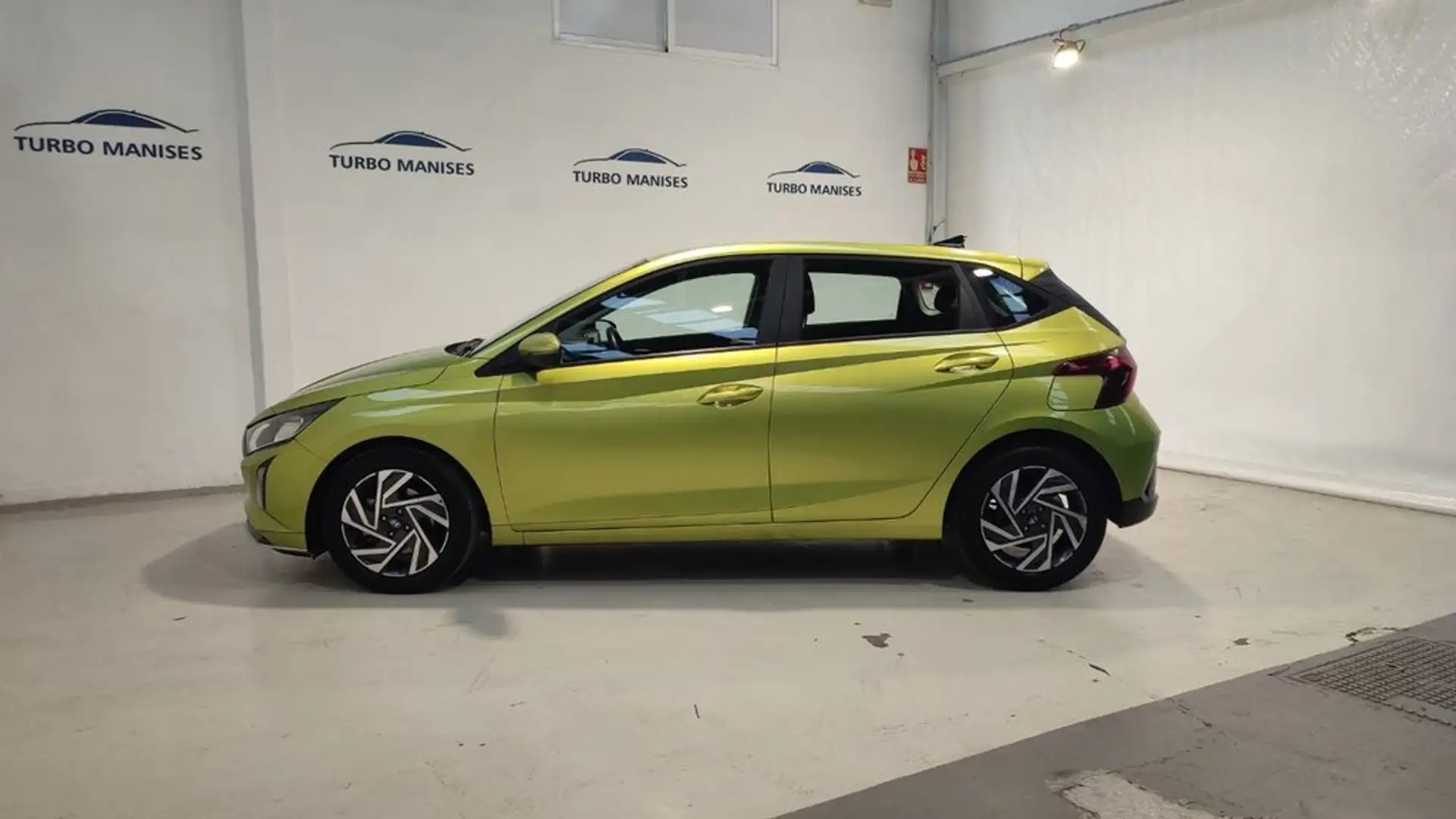 Hyundai i20 1.0 TGDI 74kW (100CV) Klass Gelb - 2