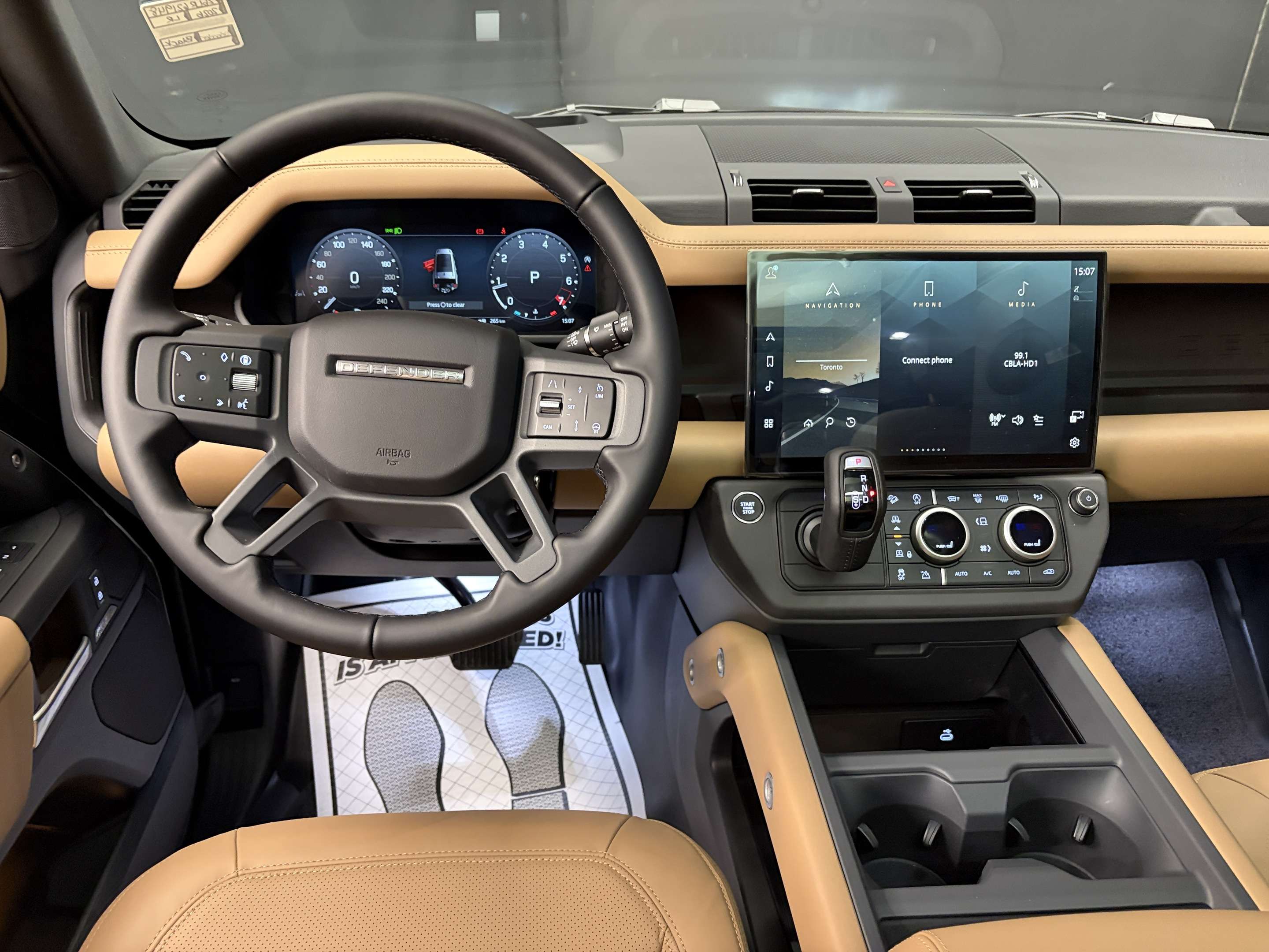 2026 Land Rover Defender X-Dynamic SE thumb 15