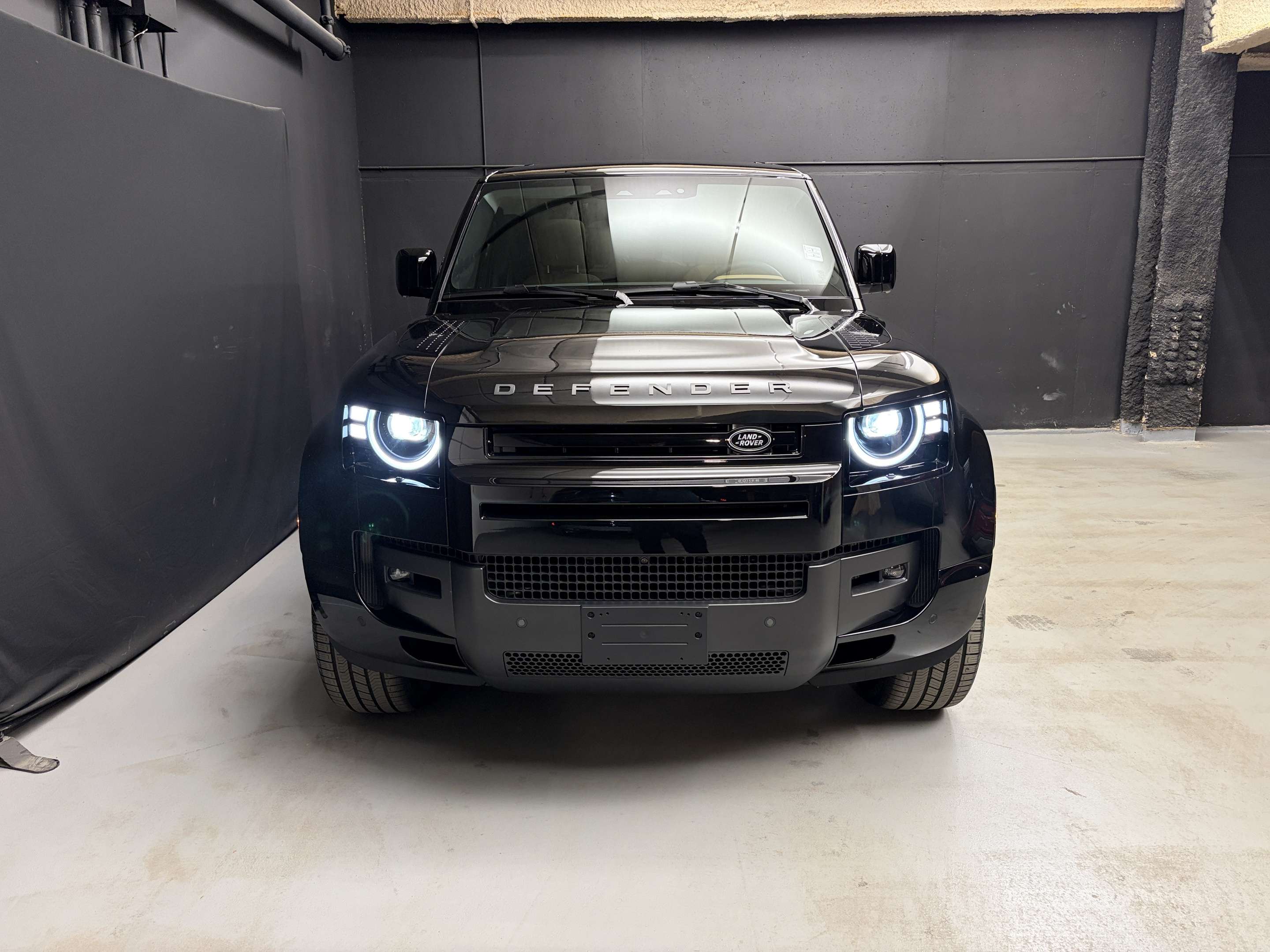 2026 Land Rover Defender X-Dynamic SE alt 2