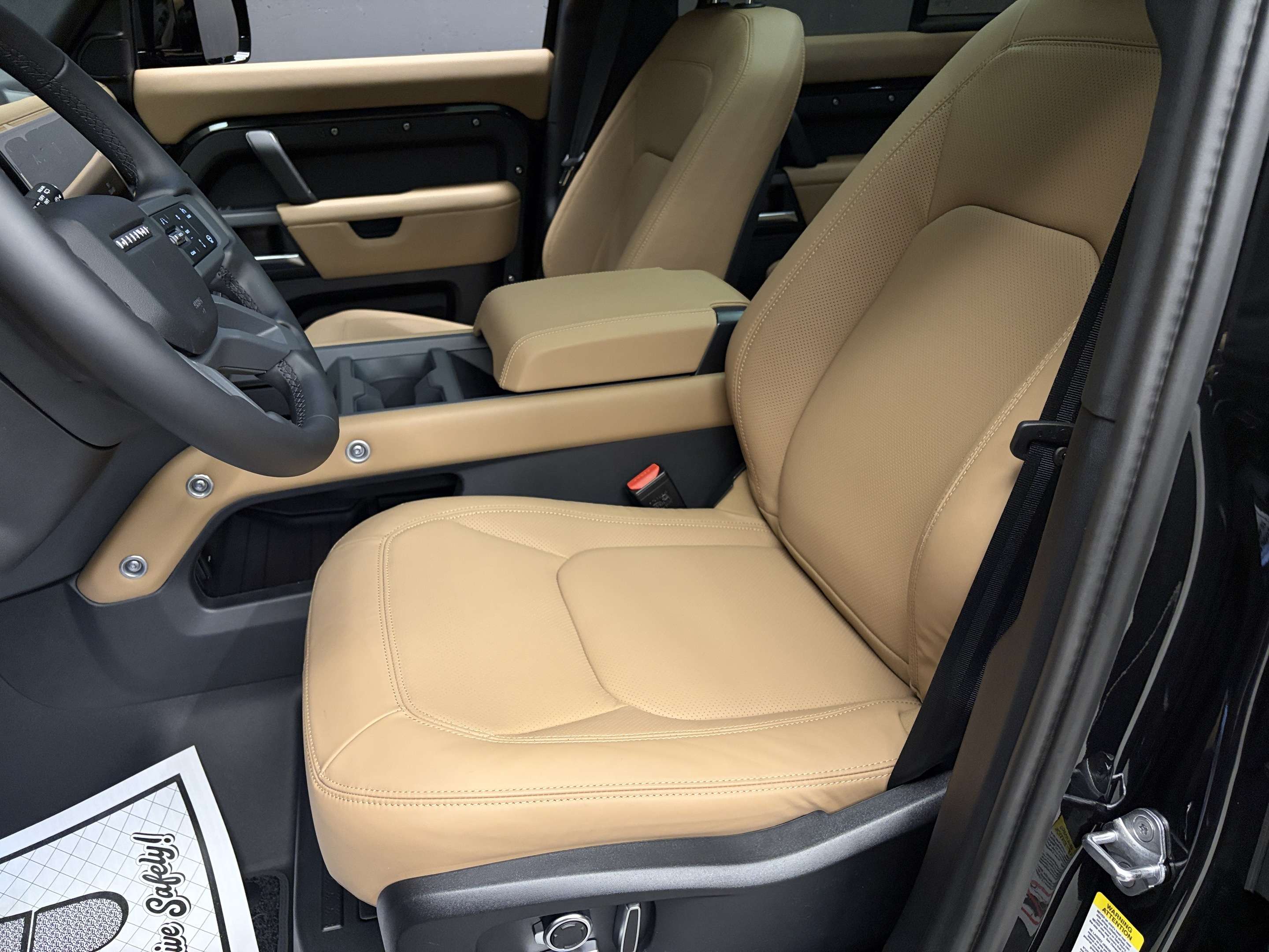 2026 Land Rover Defender X-Dynamic SE thumb 7