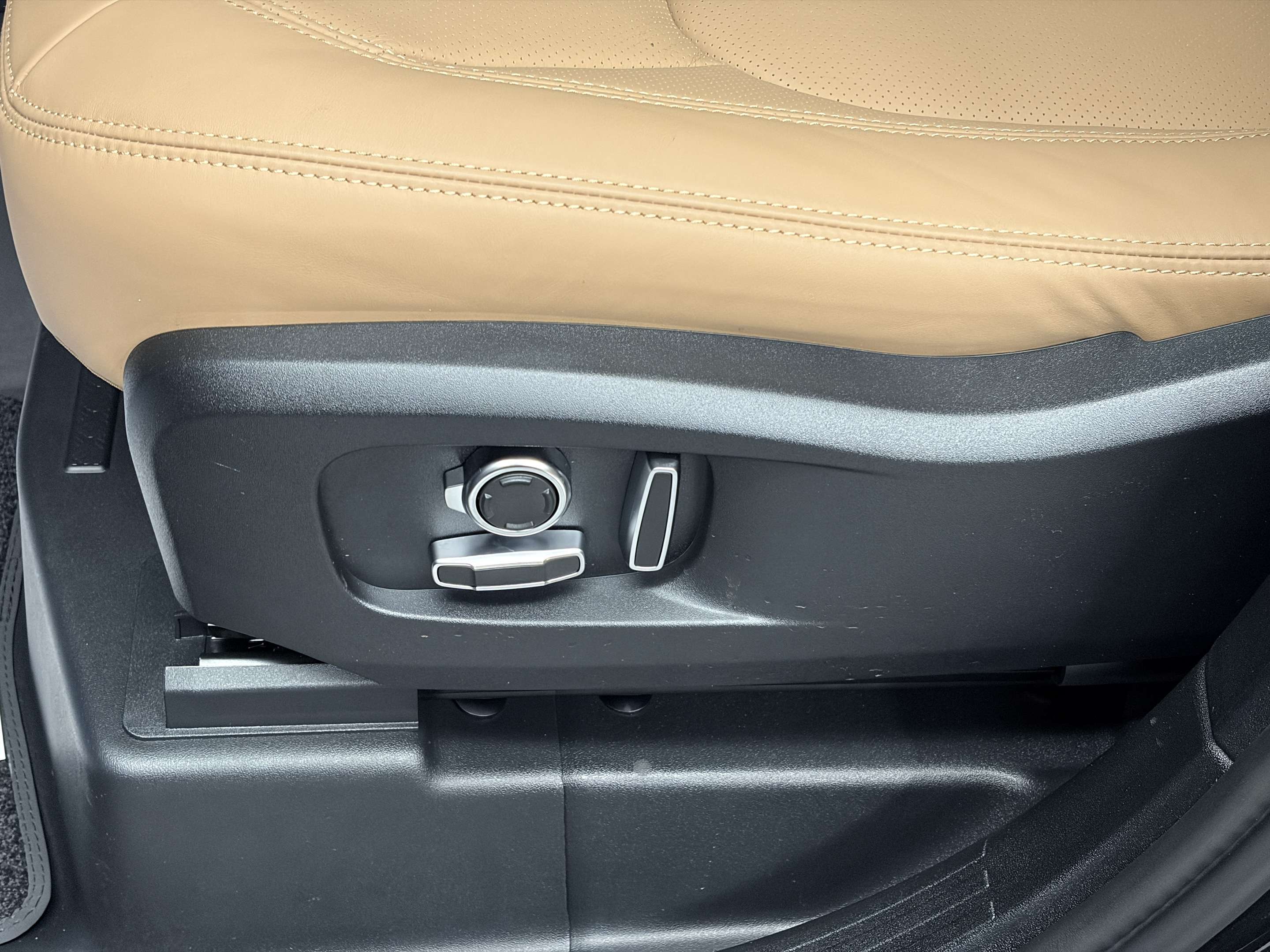 2026 Land Rover Defender X-Dynamic SE thumb 12