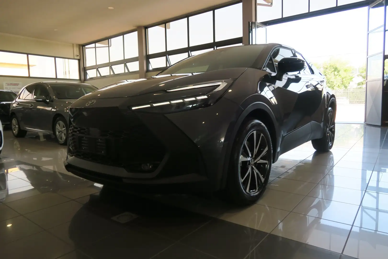 Toyota C-HR C-HR 2.0 phev Trend fwd e-cvt Grau - 2