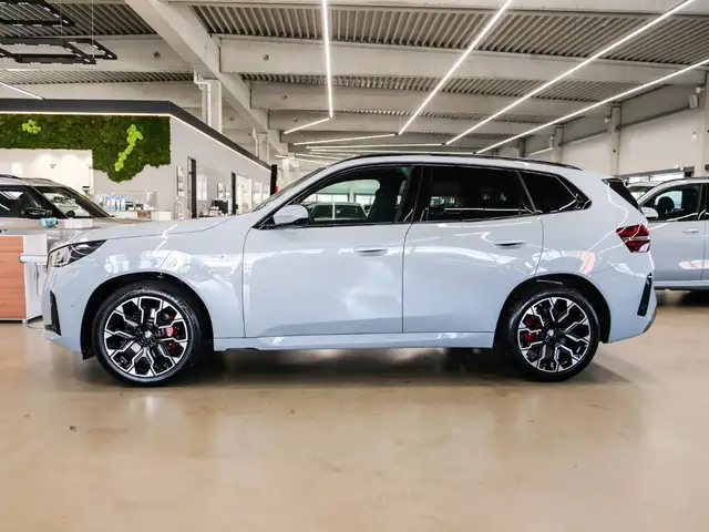 BMW X3 view 4
