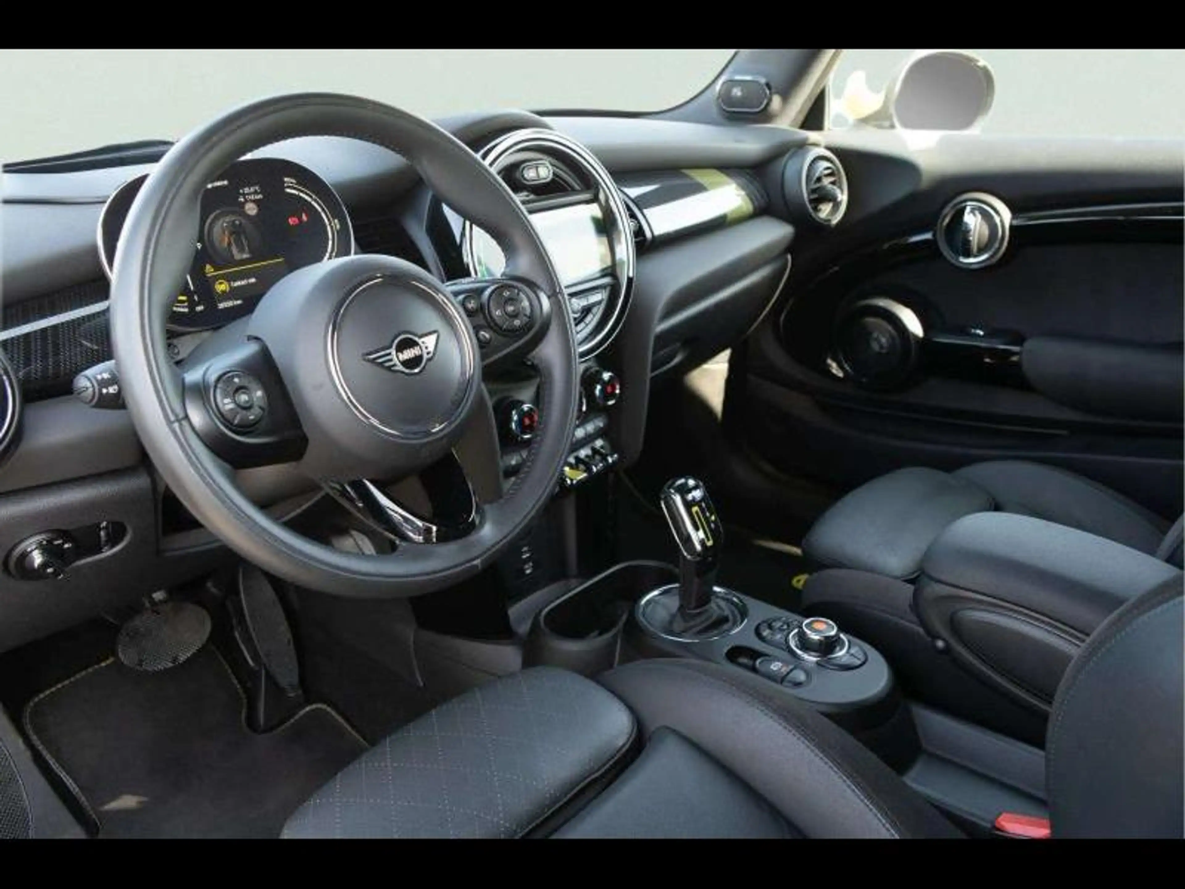 MINI Cooper SE Trim L MINI Cooper SE Hatch — photo 5