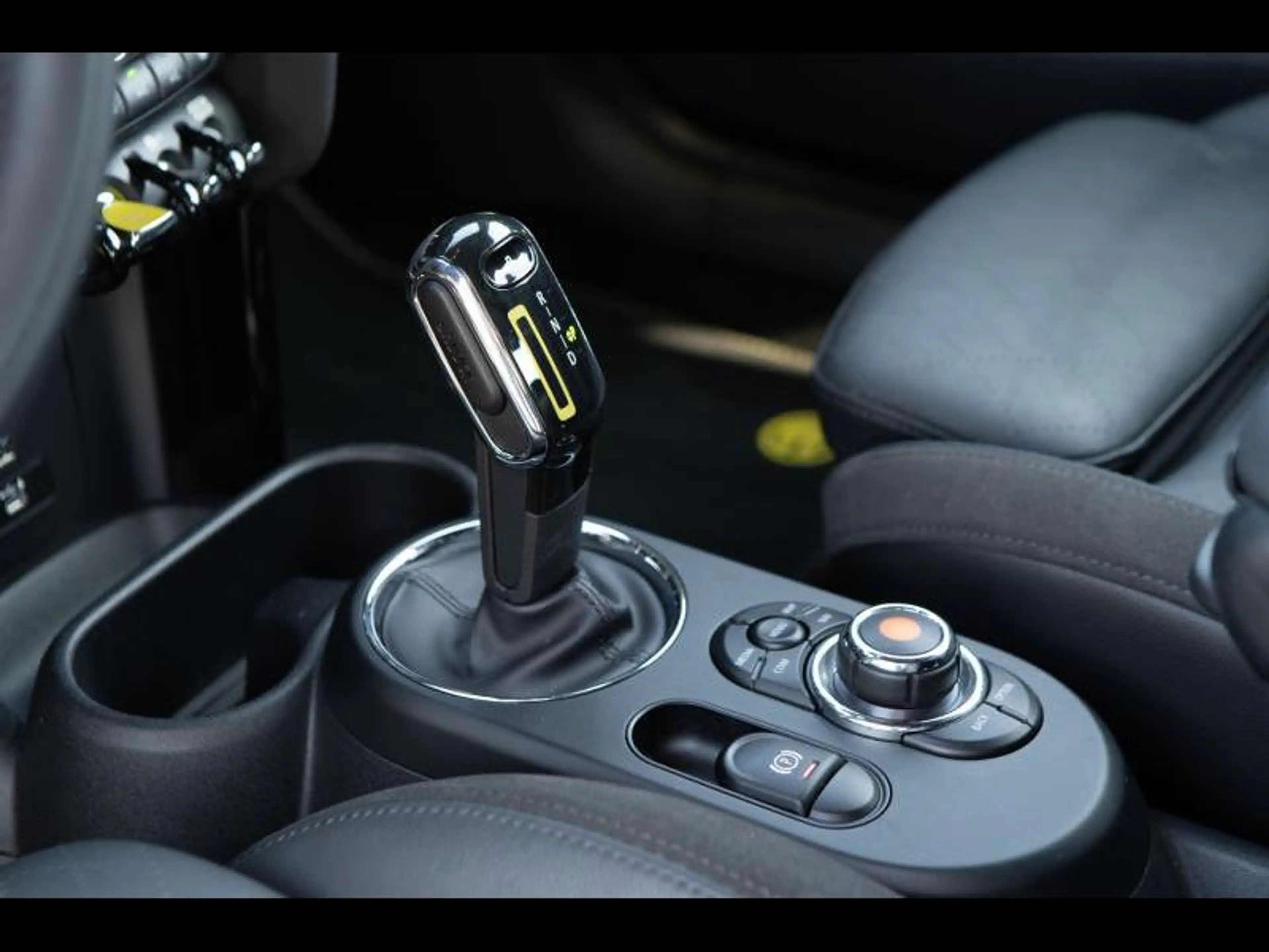 MINI Cooper SE Trim L MINI Cooper SE Hatch — photo 12