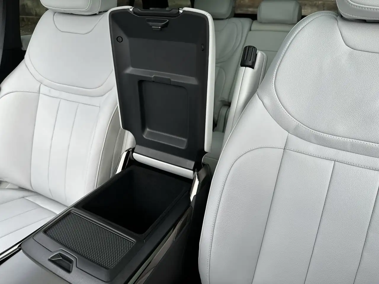 Land Rover Range Rover Sport снимка Land Rover Range Rover Sport
