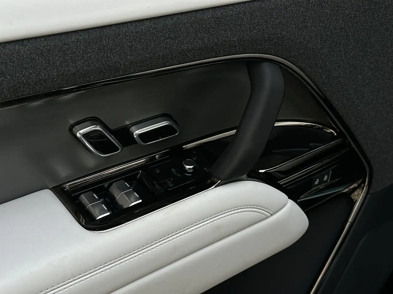 Land Rover Range Rover Sport снимка Land Rover Range Rover Sport