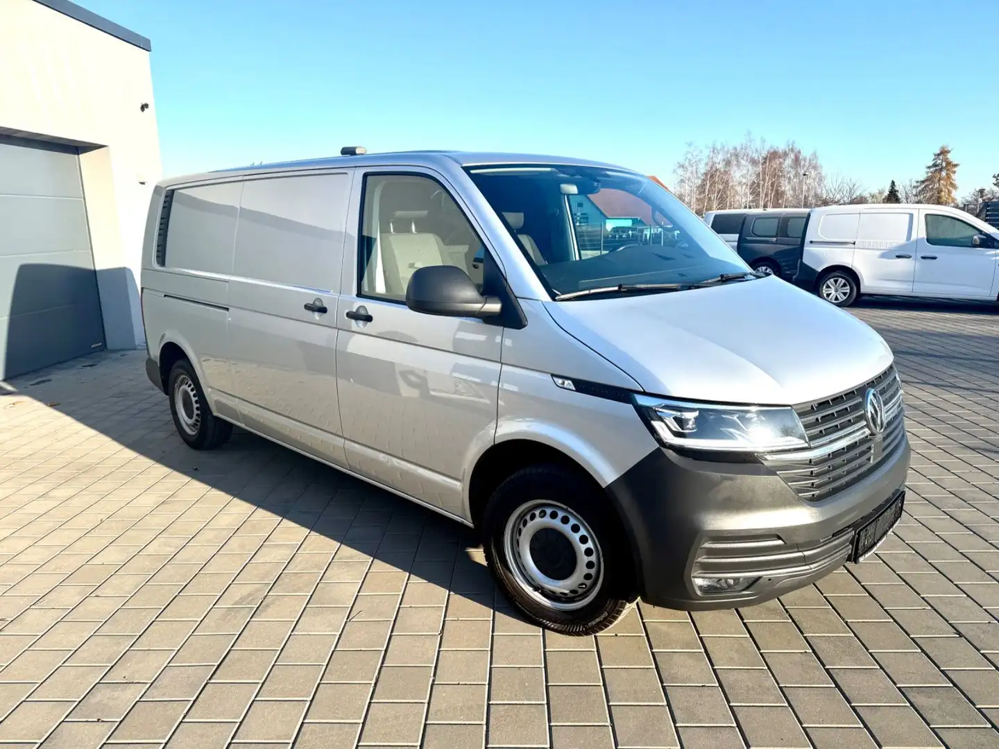 Volkswagen T6 Transporter T6.1 DSG Transporter Lang Kasten LED Standh ACC Silber - 1