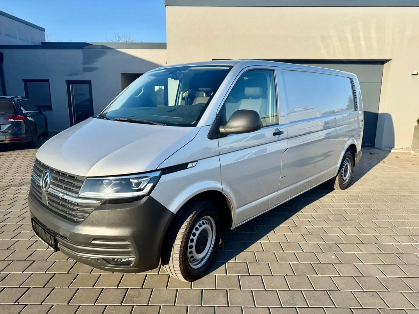 Volkswagen T6 Transporter T6.1 DSG Transporter Lang Kasten LED Standh ACC Silber - 2