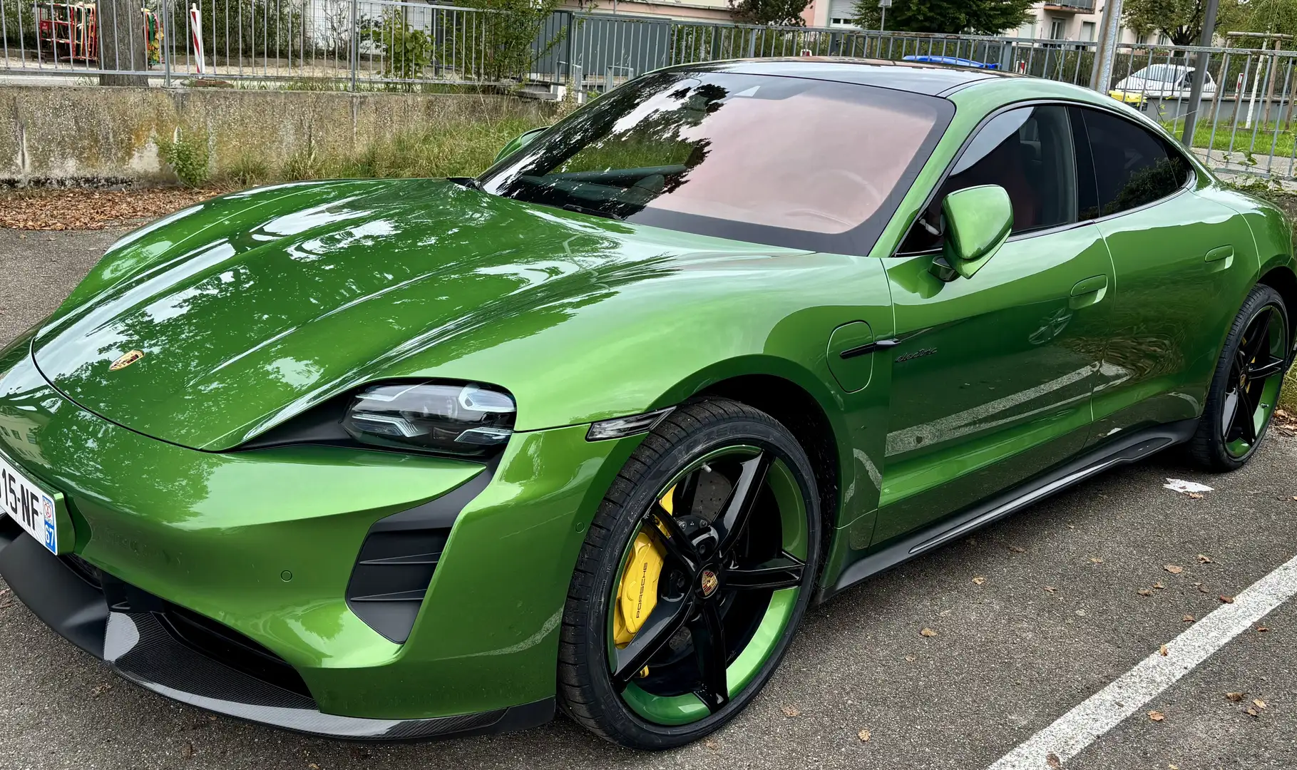 Porsche Taycan Vert - 1