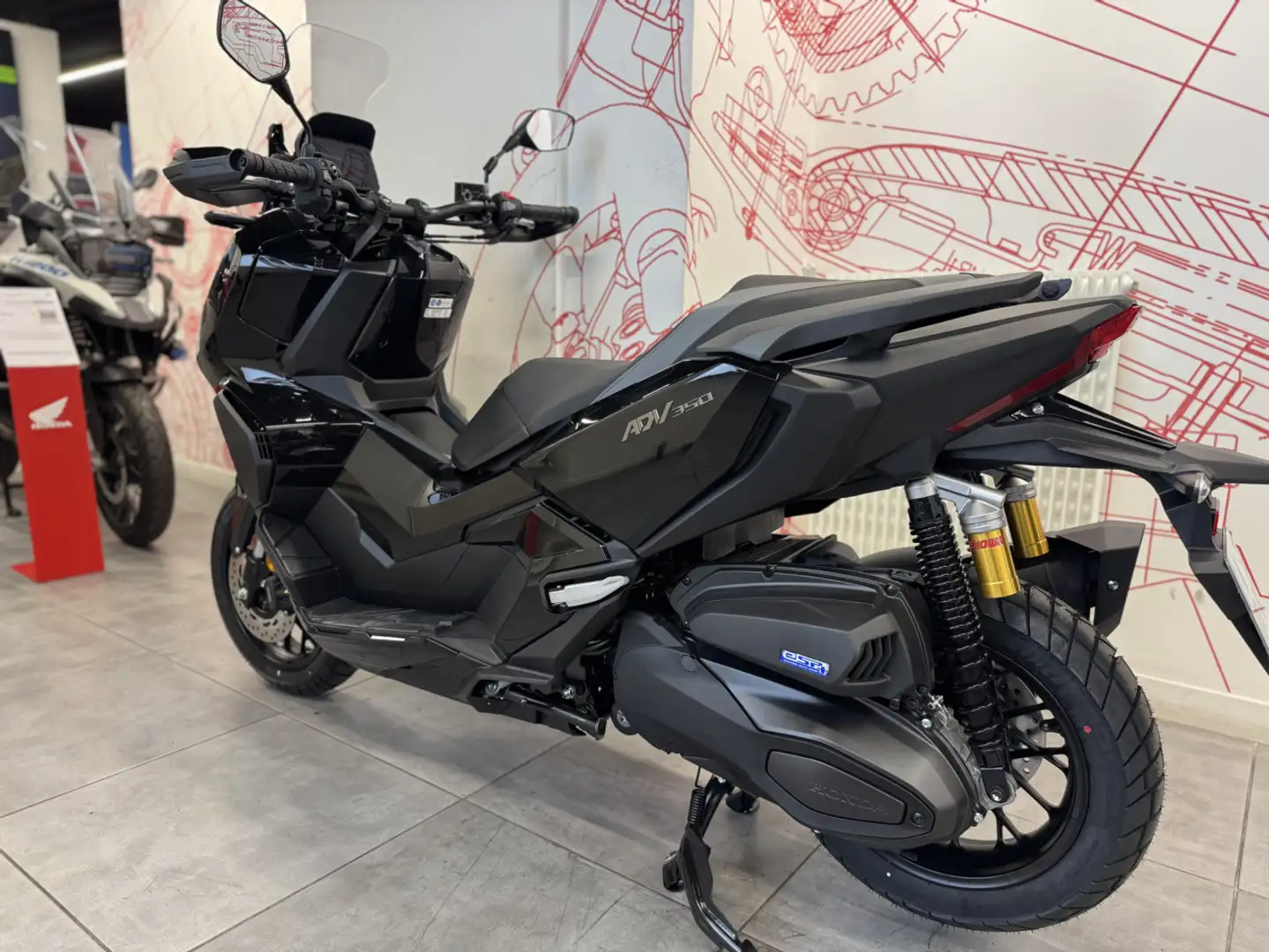 Honda ADV 350 Noir - 2