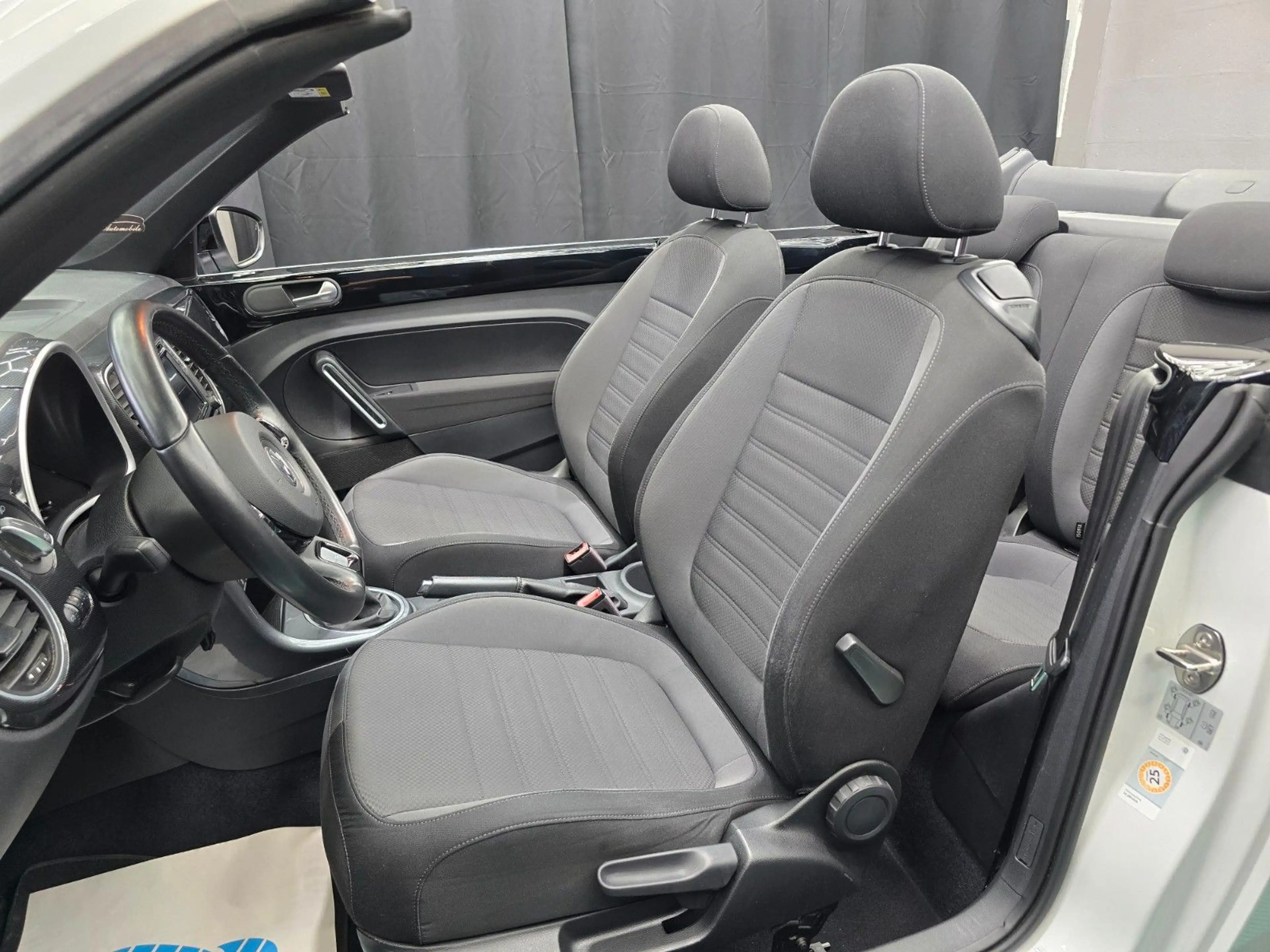 Volkswagen Beetle Cabriolet R-Line BMT/Start-Stopp — photo 13