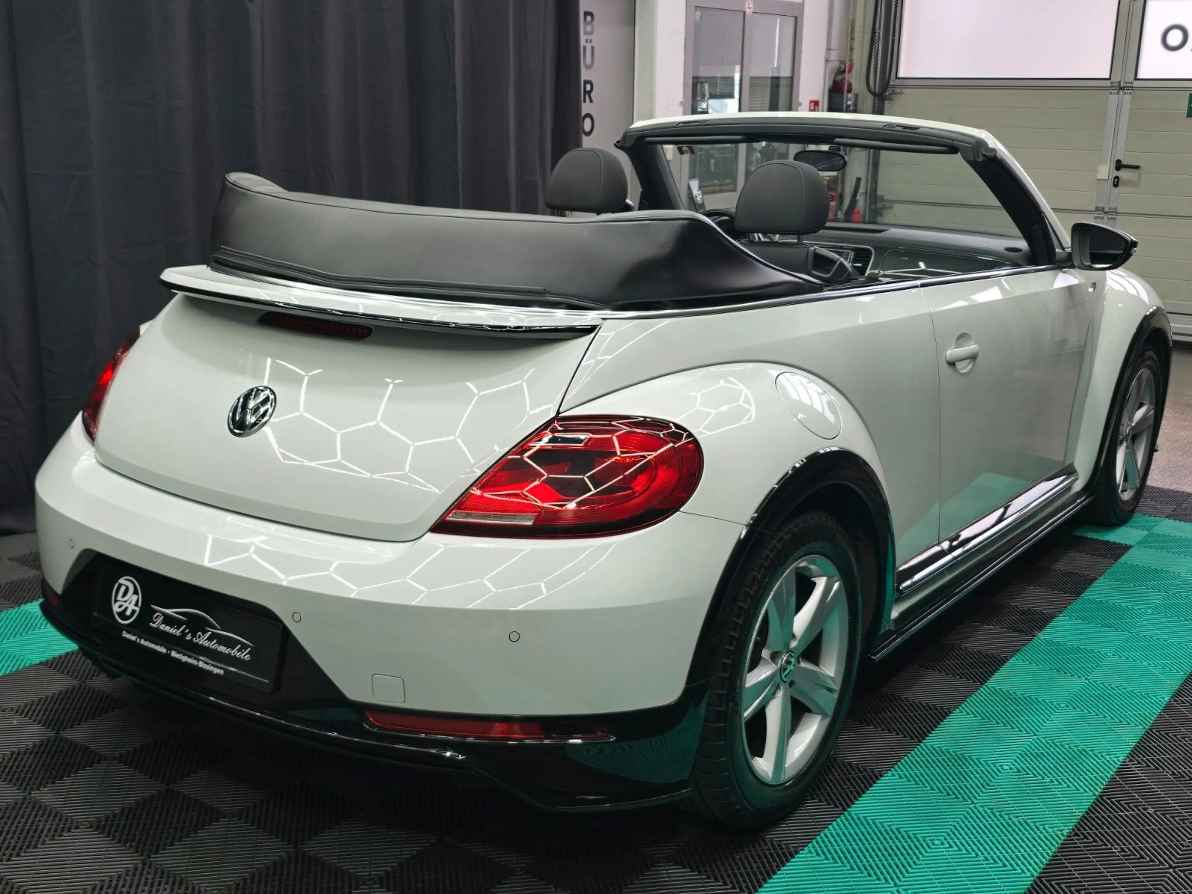 Volkswagen Beetle Cabriolet R-Line BMT/Start-Stopp — photo 9