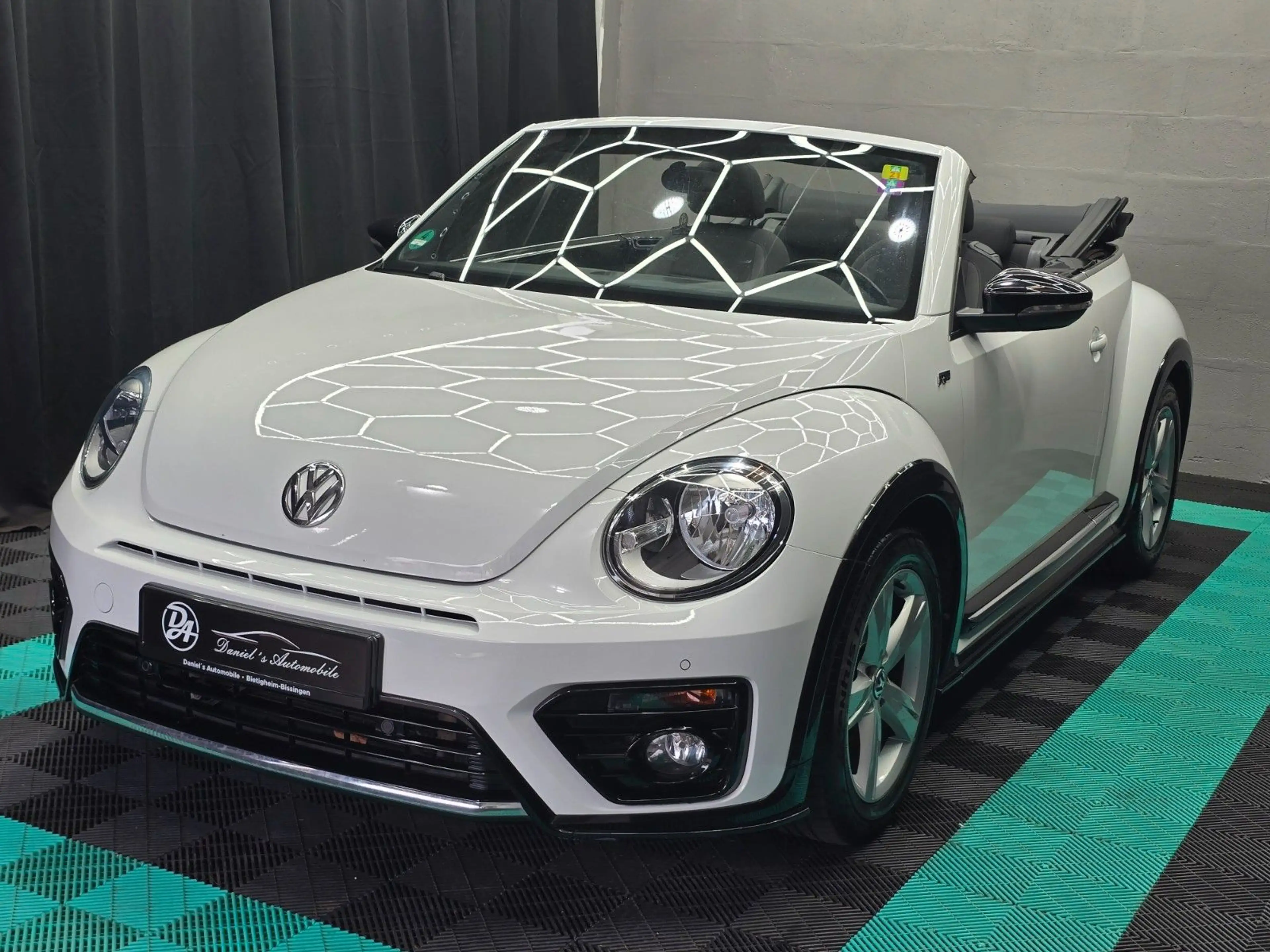 Volkswagen Beetle Cabriolet R-Line BMT/Start-Stopp — photo 4