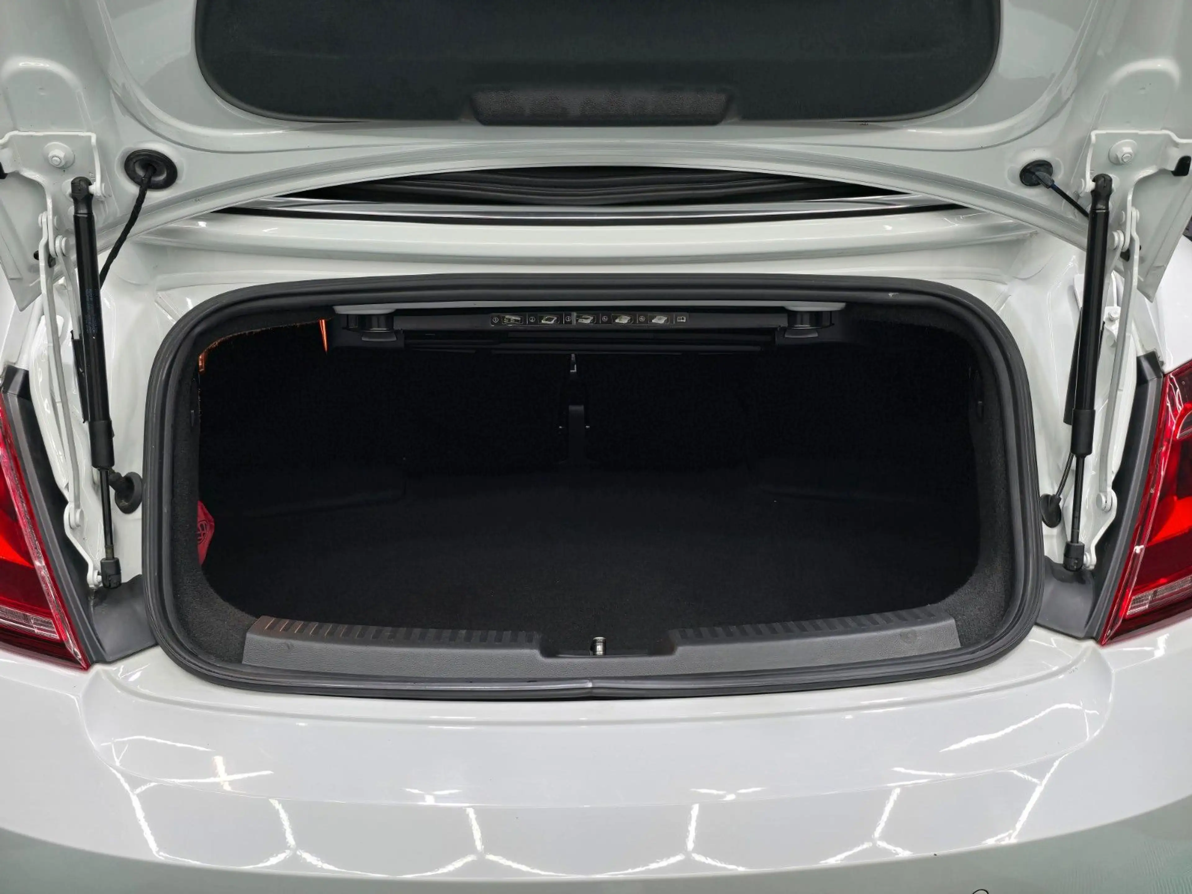 Volkswagen Beetle Cabriolet R-Line BMT/Start-Stopp — photo 7