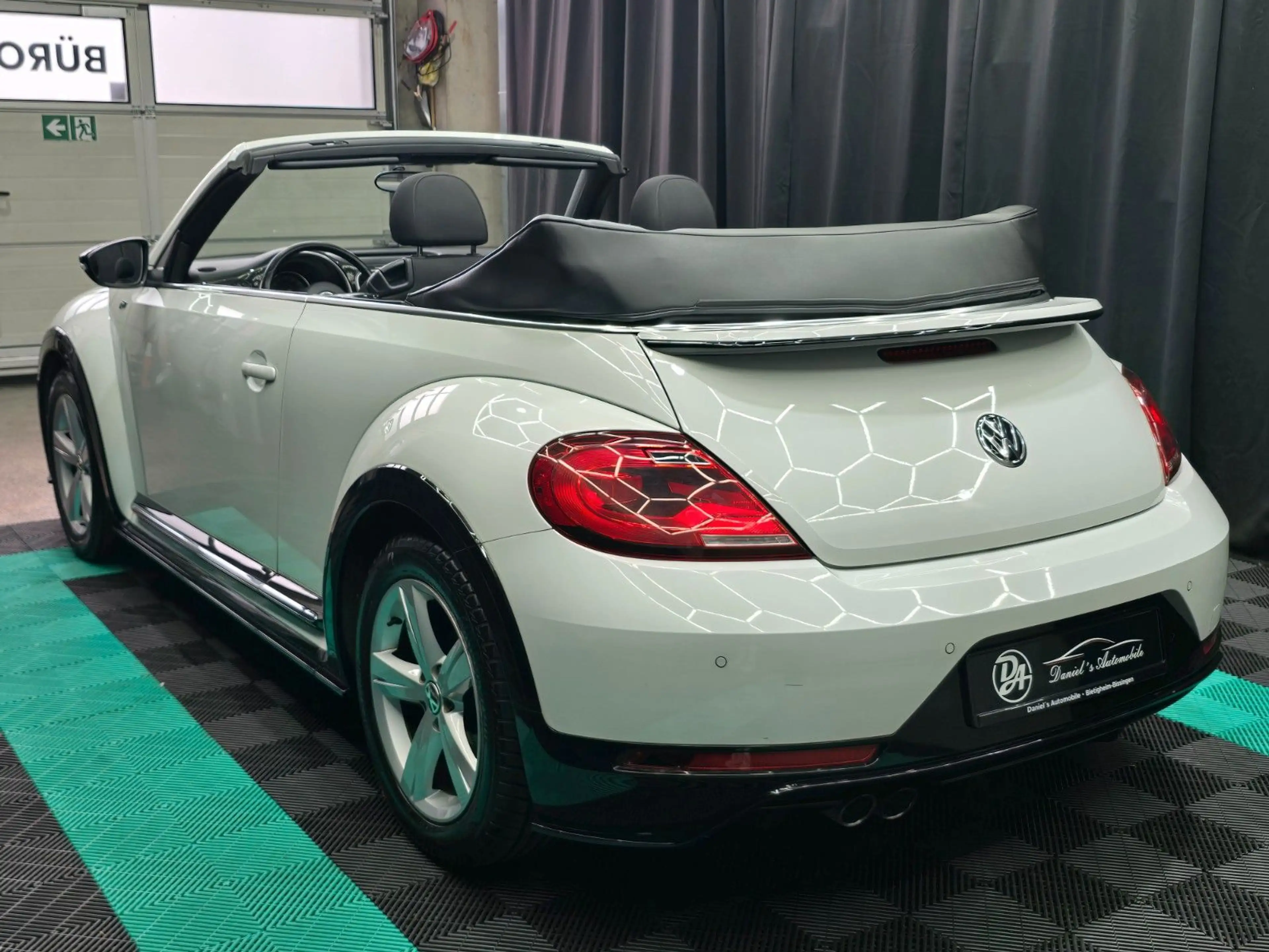 Volkswagen Beetle Cabriolet R-Line BMT/Start-Stopp — photo 5