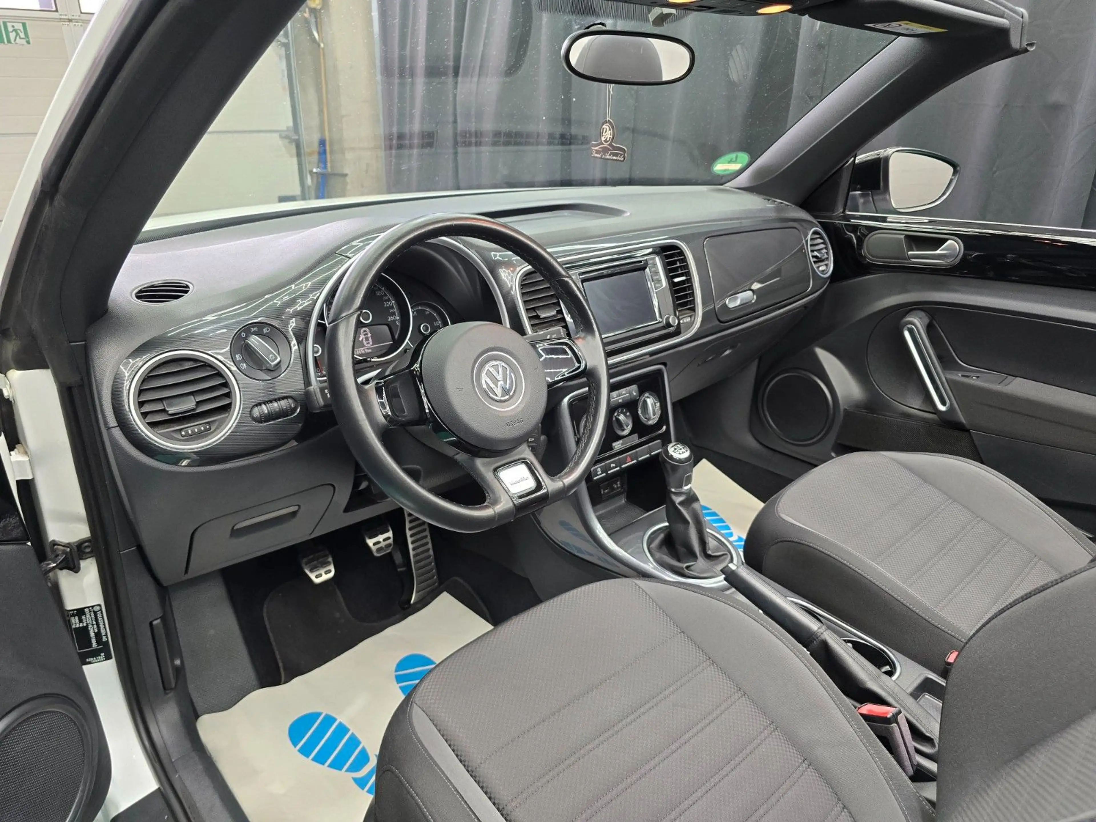 Volkswagen Beetle Cabriolet R-Line BMT/Start-Stopp — photo 14