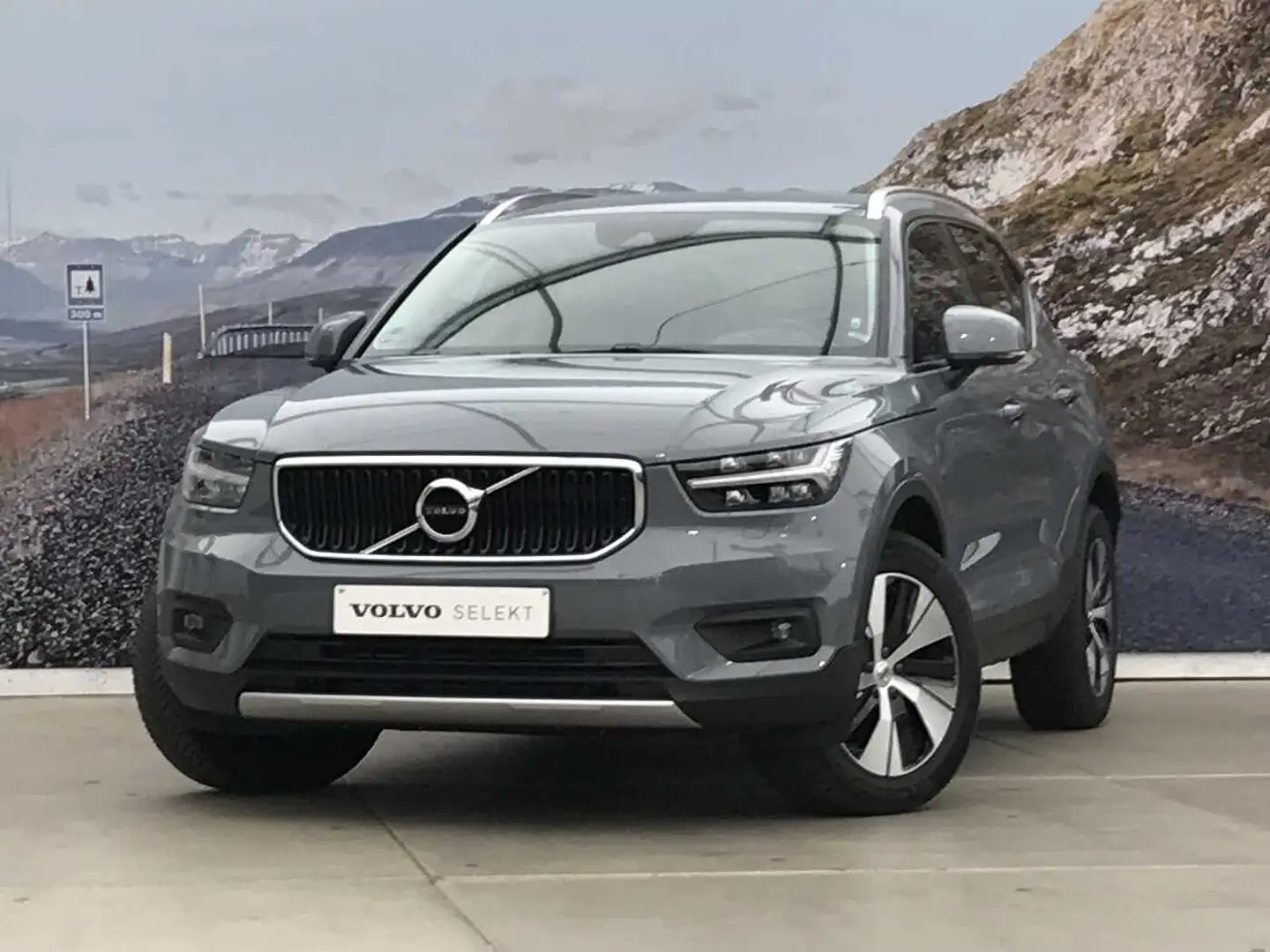 Volvo XC40 T2 MOMENTUM PRO + ACC + LIGHT + ... Gris - 1