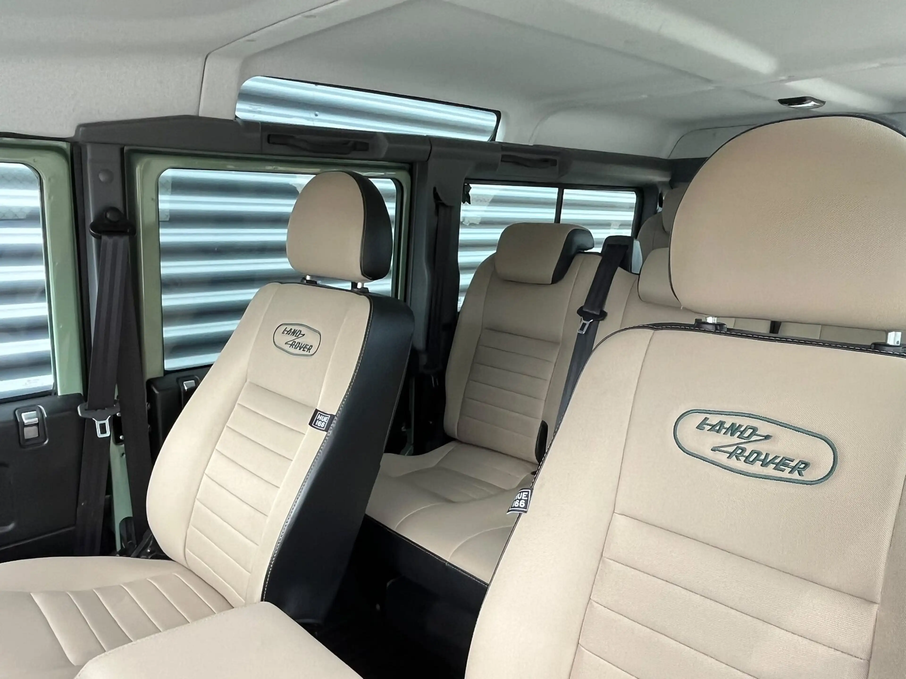 Land Rover Defender 110 TD4 Heritage Limited Edition 7-Persoons — photo 7
