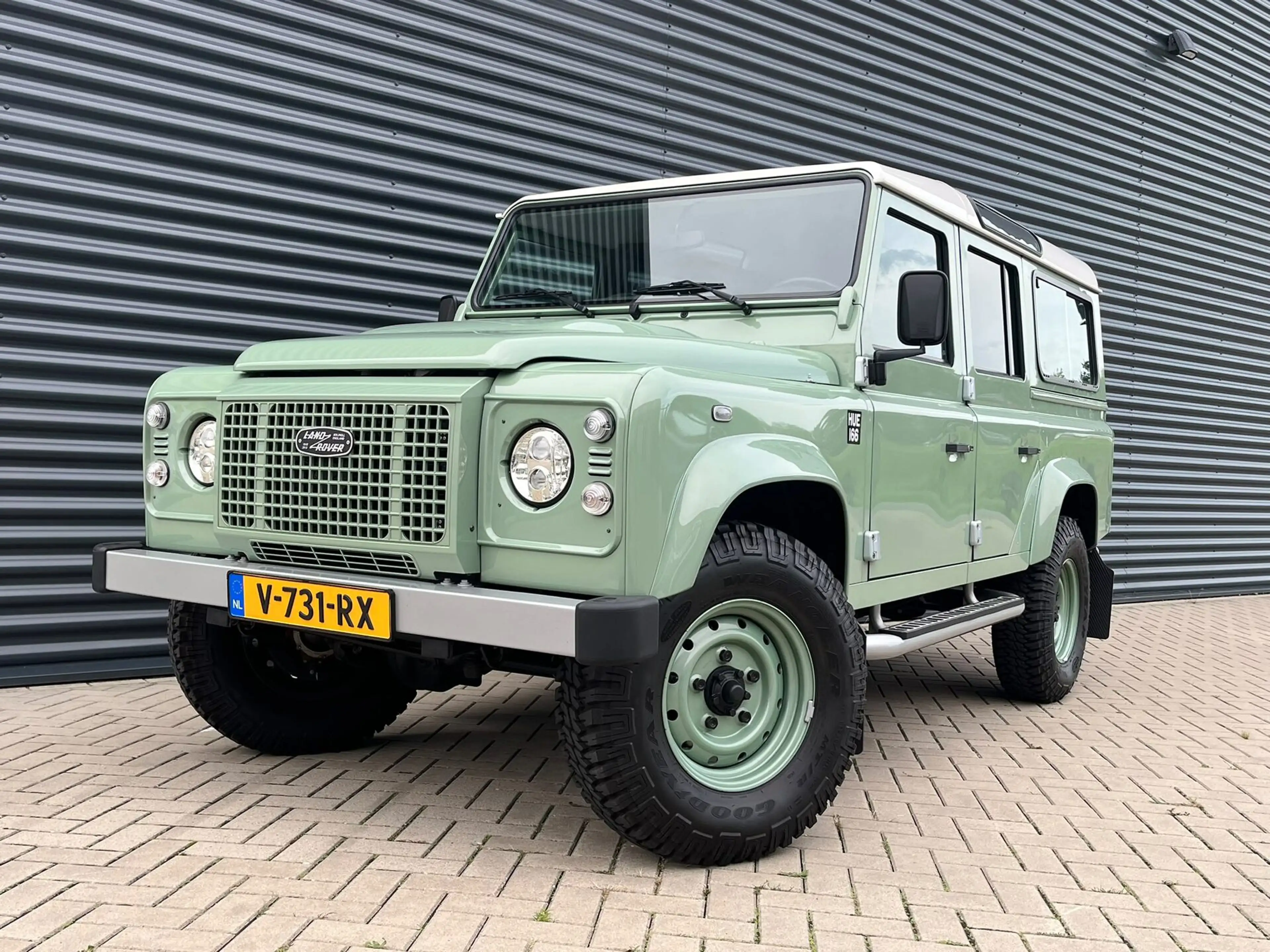 Land Rover Defender 110 TD4 Heritage Limited Edition 7-Persoons — photo 4