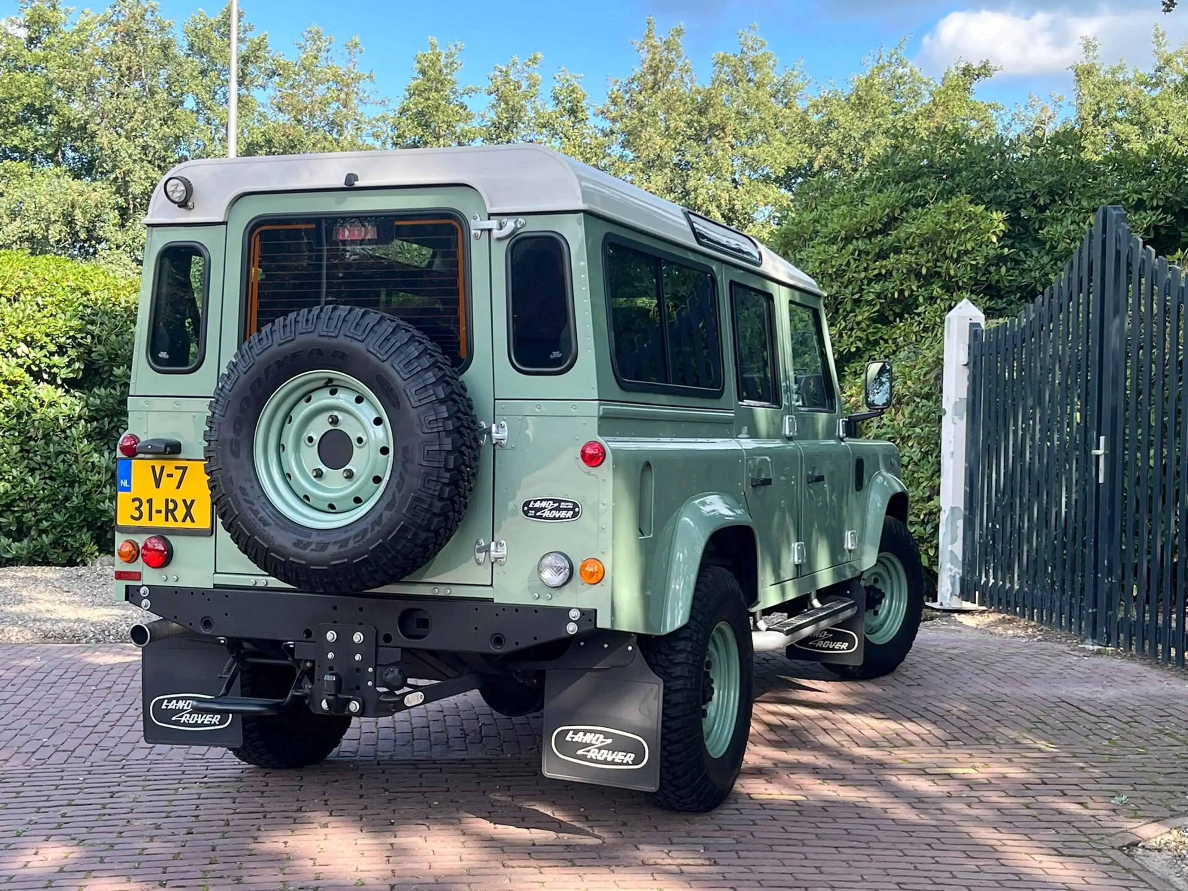 Land Rover Defender 110 TD4 Heritage Limited Edition 7-Persoons — photo 14