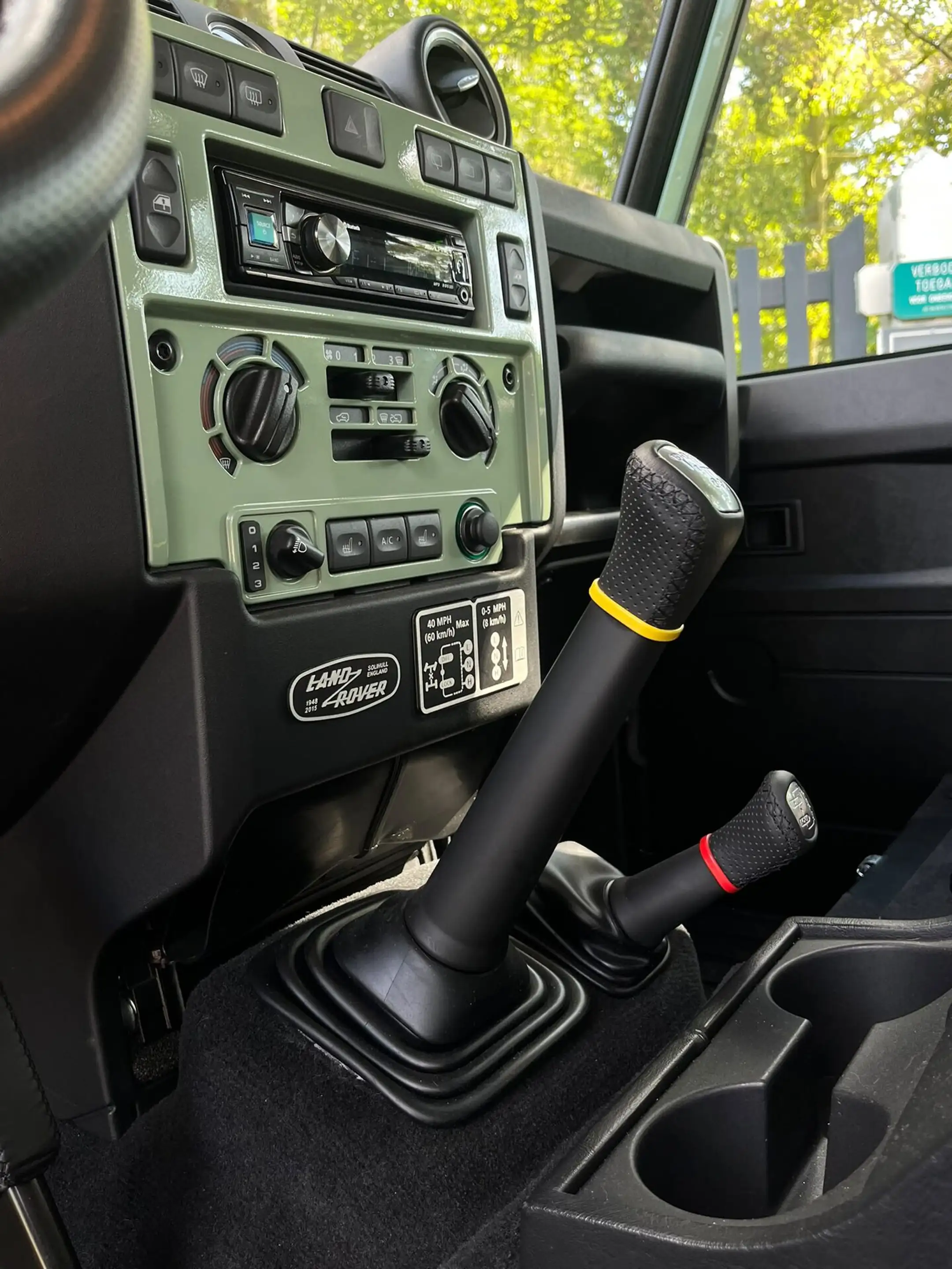 Land Rover Defender 110 TD4 Heritage Limited Edition 7-Persoons — photo 15