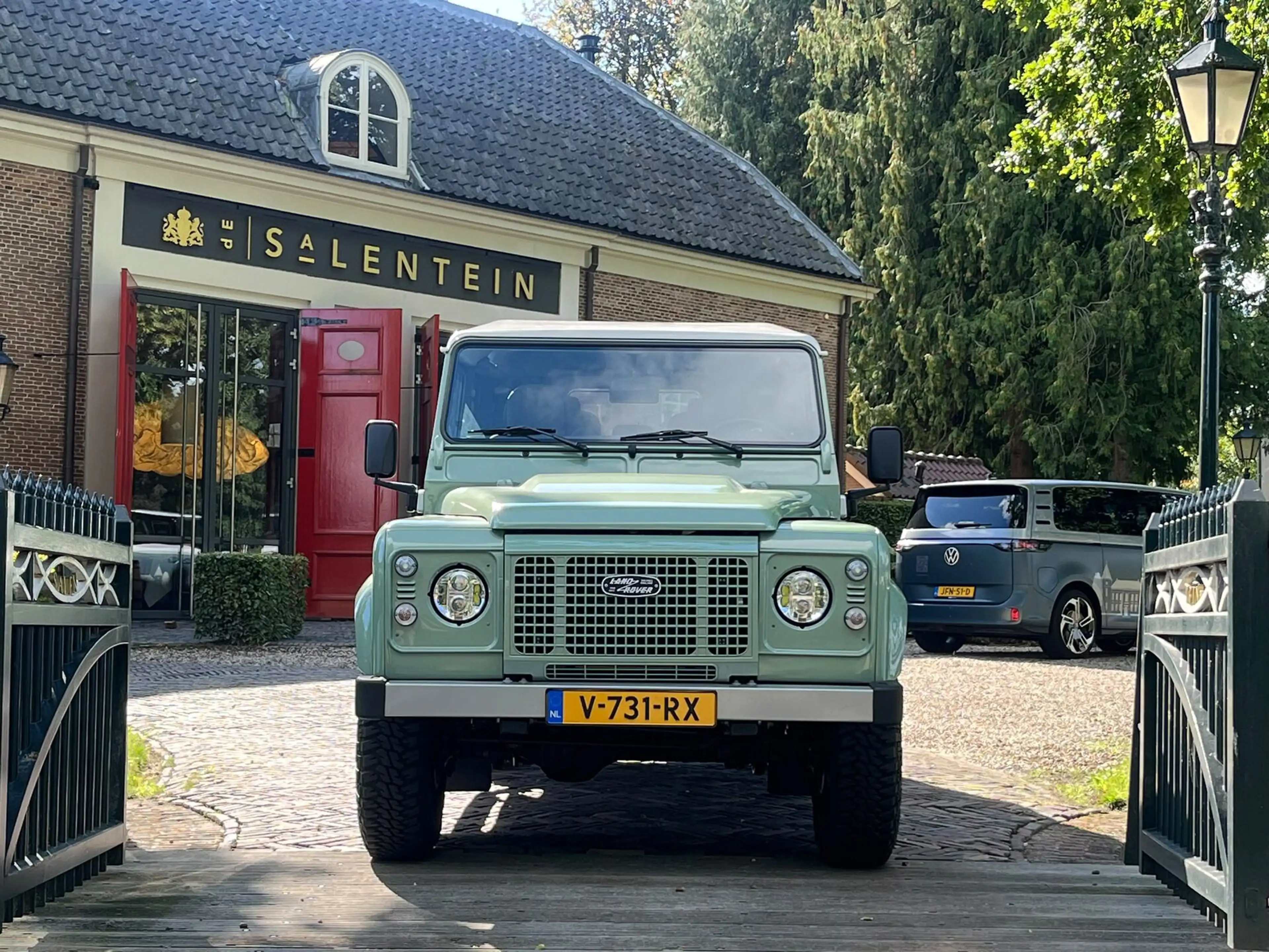 Land Rover Defender 110 TD4 Heritage Limited Edition 7-Persoons — photo 2