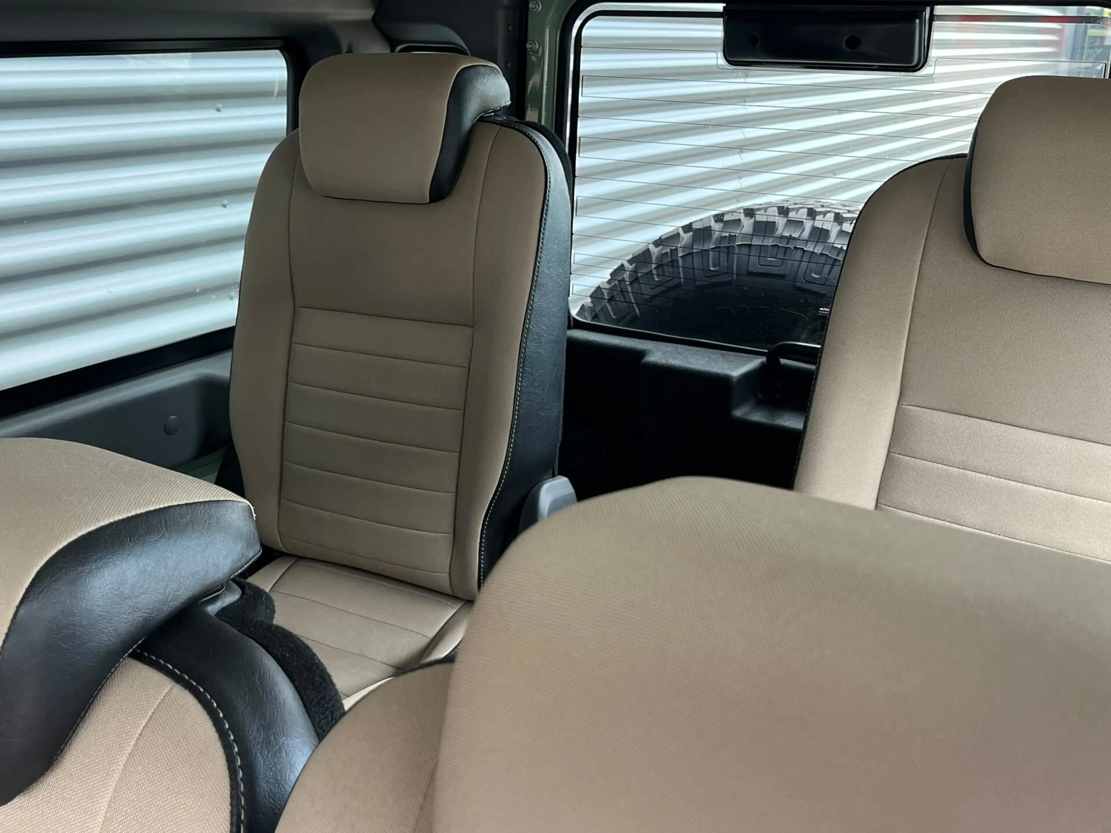 Land Rover Defender 110 TD4 Heritage Limited Edition 7-Persoons — photo 10