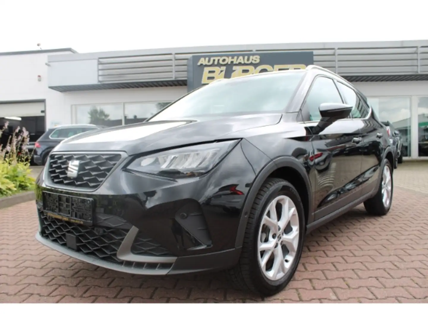 SEAT Arona FR 1.5 TSI Navi LED Kamera ACC Winterpaket Digital Zwart - 1