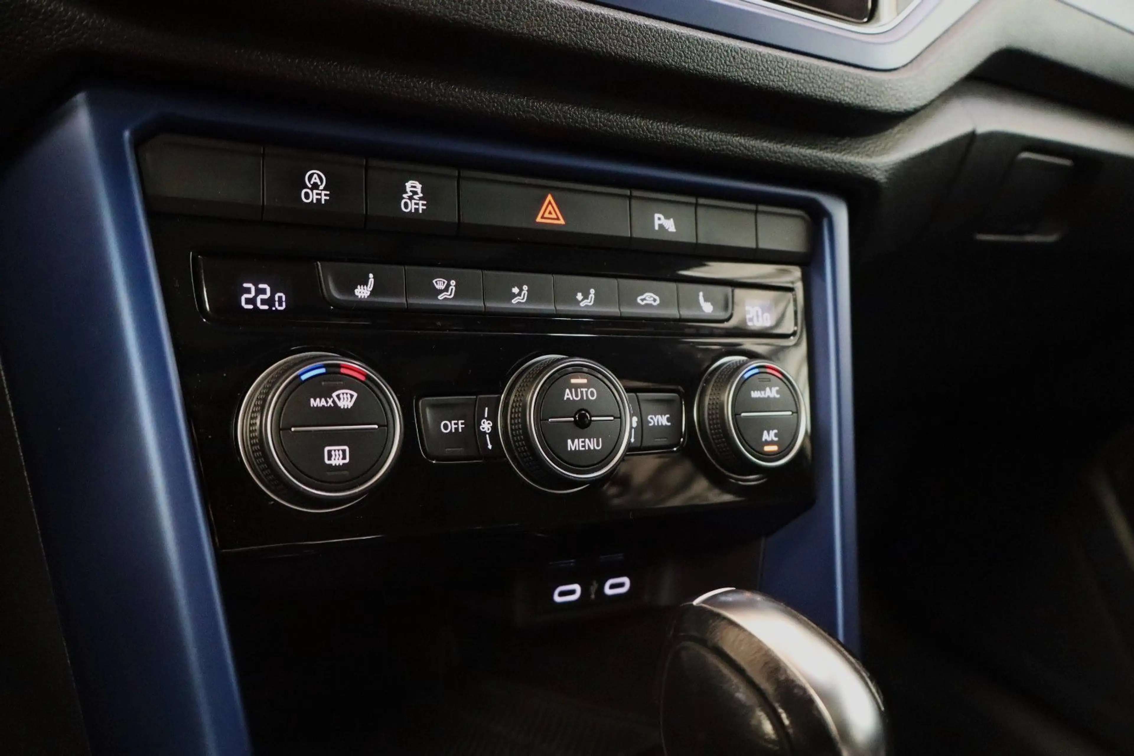 Volkswagen T-Roc R 2,0 TSI DSG 4Motion Virtual Pano AHK — photo 12