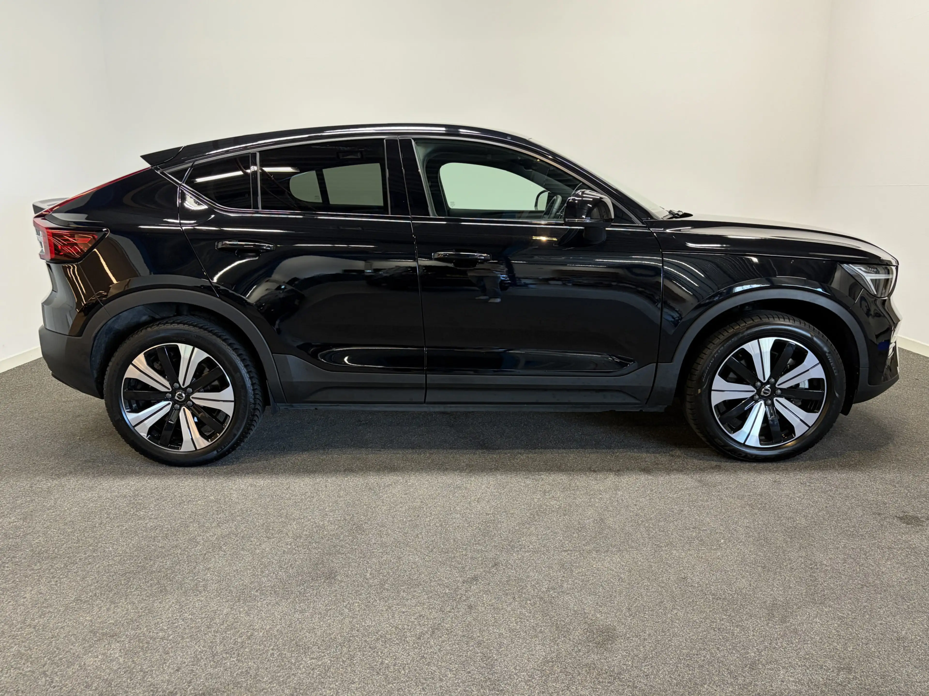 Volvo C40 Recharge Plus 69 kWh Adapt Cruise/ Camera/ Pano — photo 7